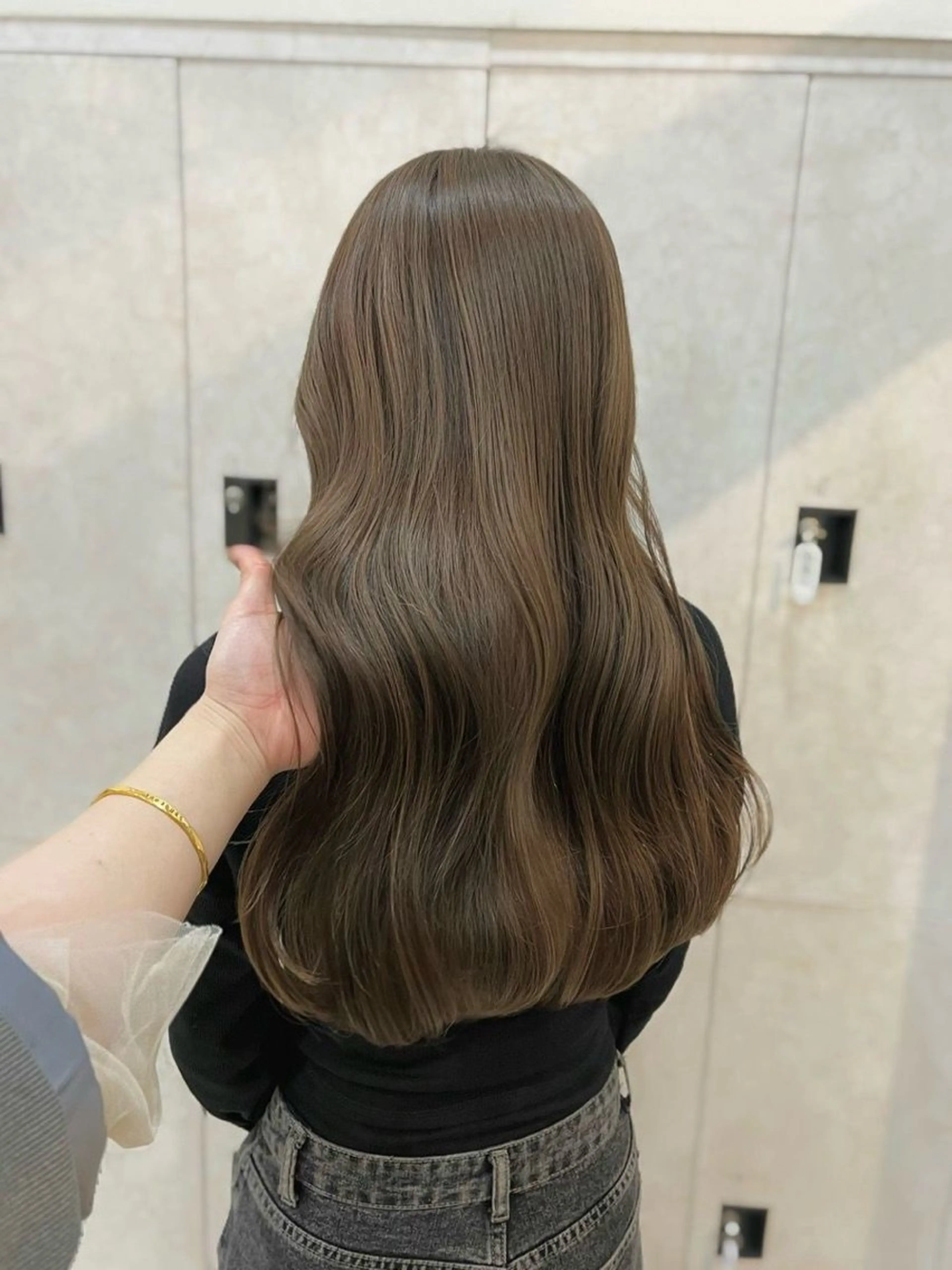 カラー ベージュカラー ヘーゼル 𩵋住 佳帆のヘアスタイル