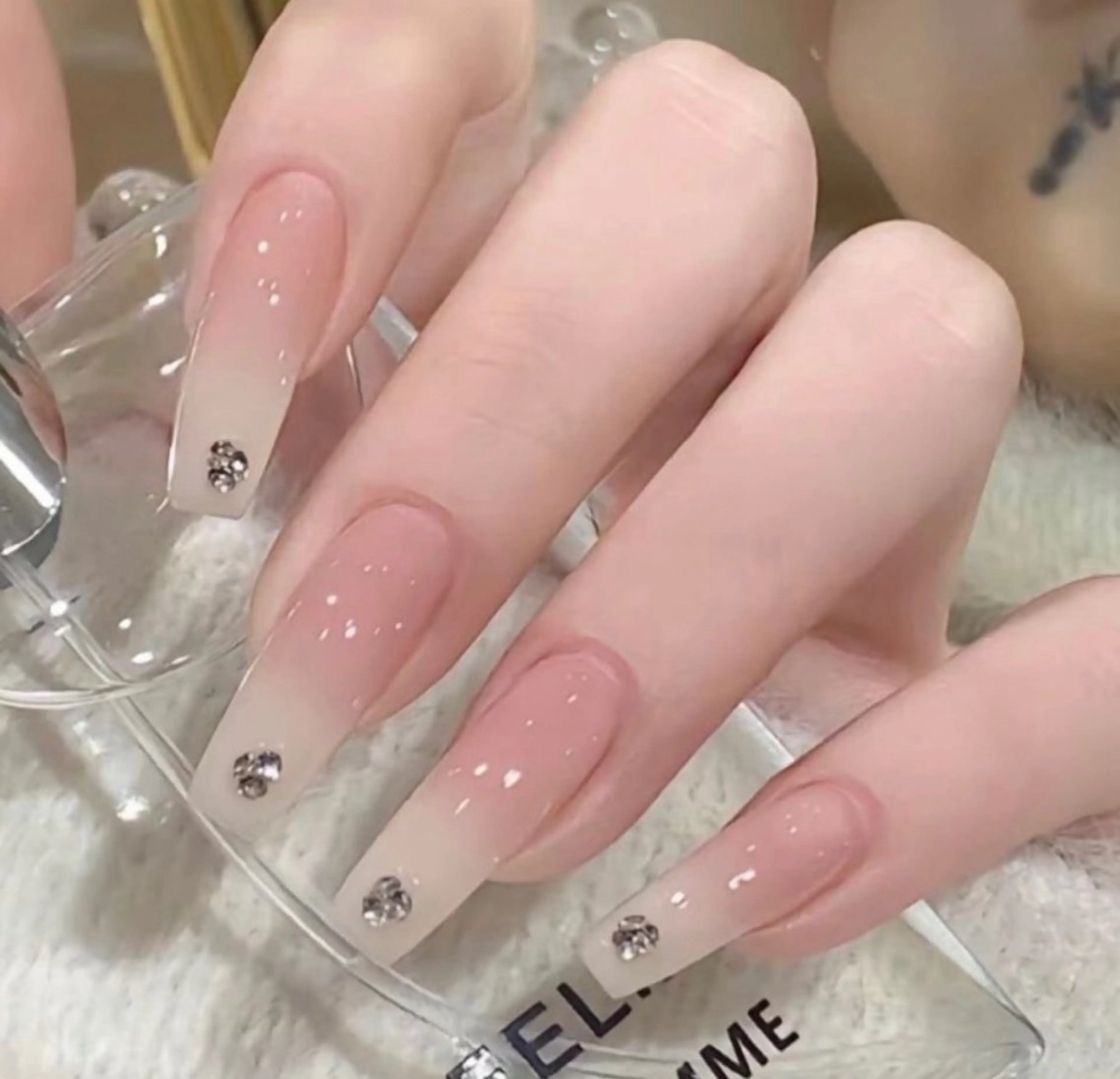 ネイル オーロラネイル チークネイル 長さ出し フットネイル フレンチネイル ハンドネイル Lee Nails チップ長さだし専門店のネイルデザイン
