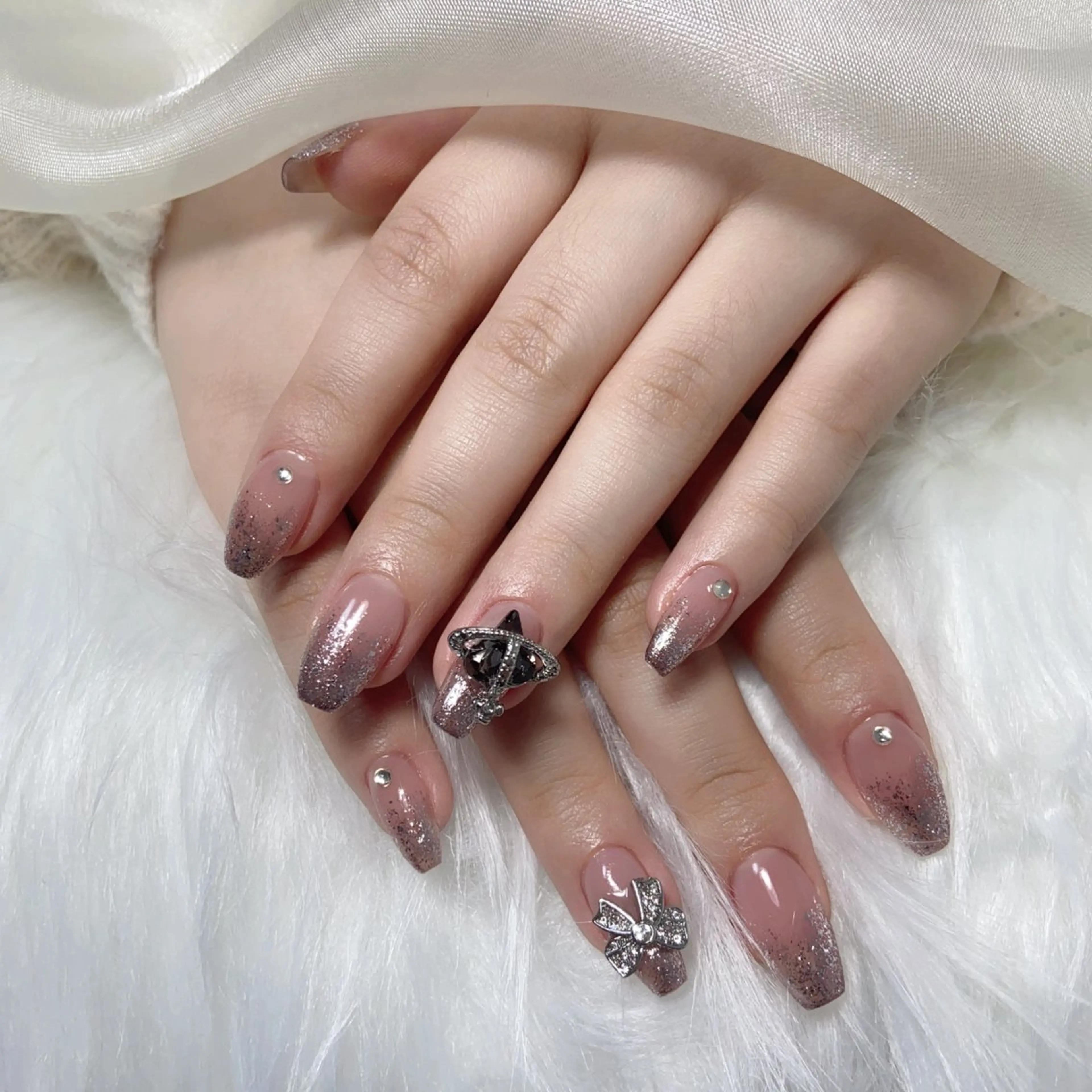 ネイル ラメ(グリッター) ラメグラデーション YOIネイルサロン所属・YOINAIL ヨイネイルサロンのネイルデザイン