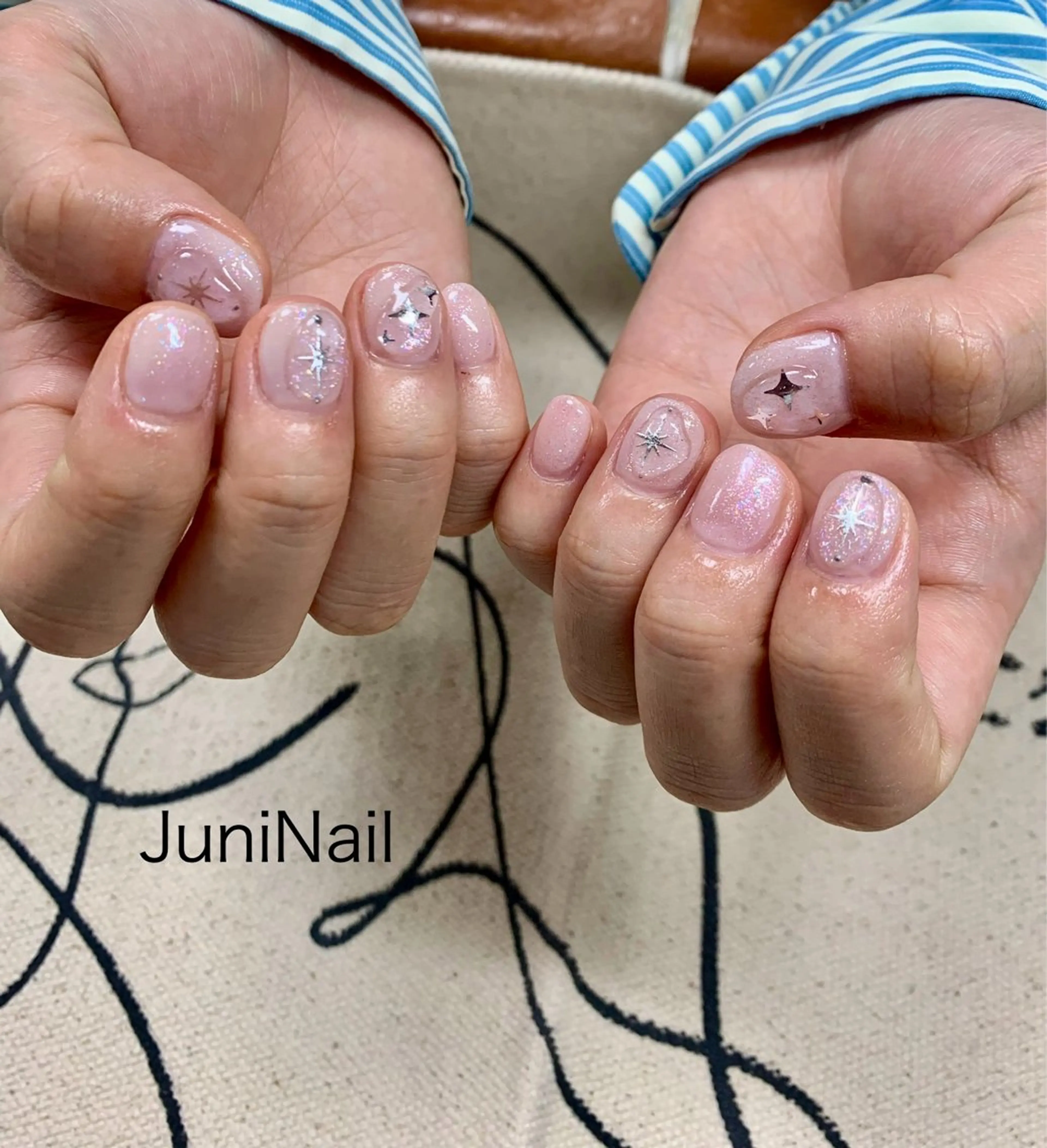 ネイル オーロラネイル フラッシュネイル 氷ネイル・うるうるネイル キラキラネイル 韓国ネイル ハンドネイル JuniNail 주니네일🇰🇷suのネイルデザイン