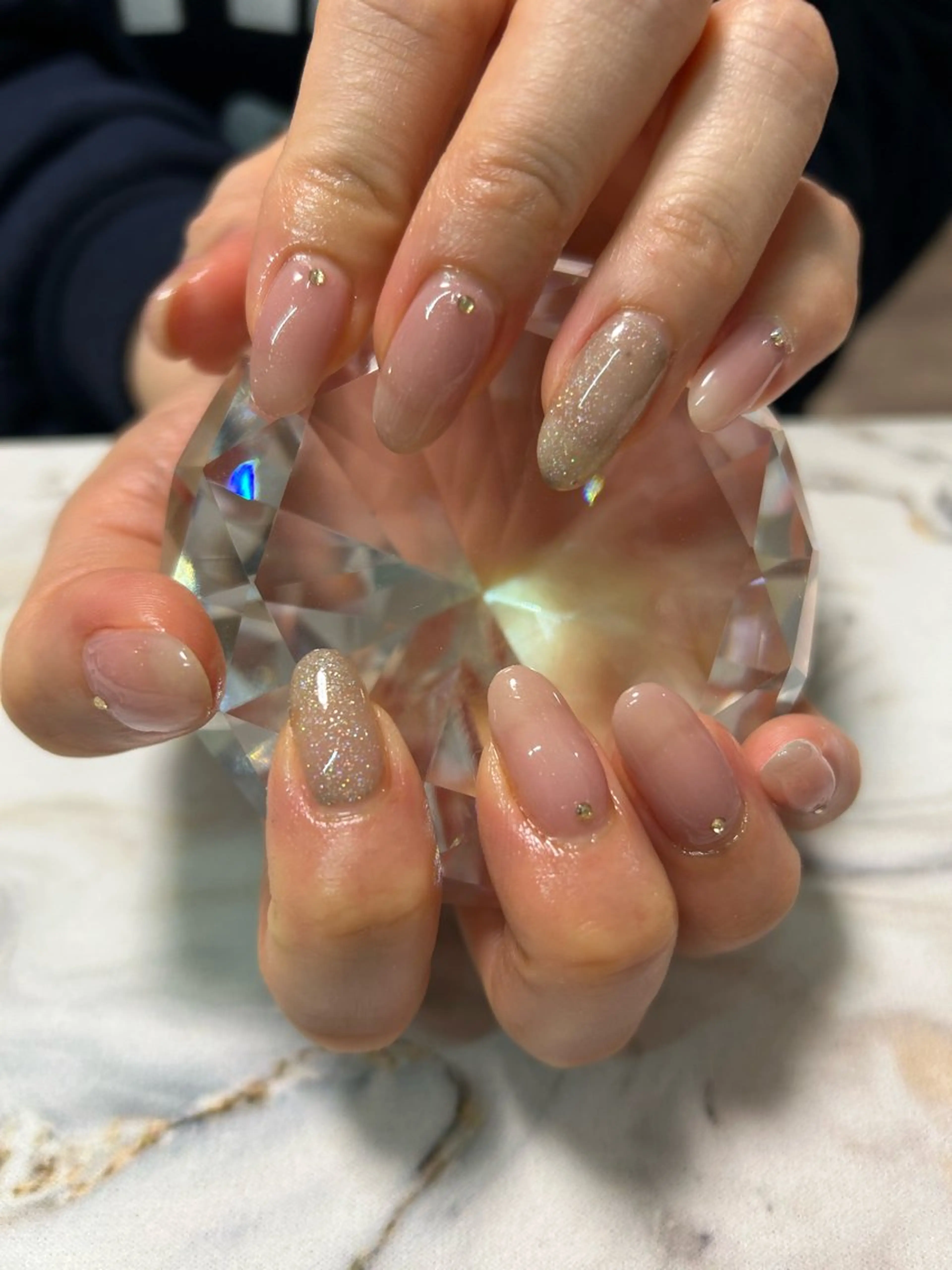 ネイル ゴールド ラメ(グリッター) オフィスネイル シンプルネイル 春ネイル ハンドネイル Nail Stellaのネイルデザイン