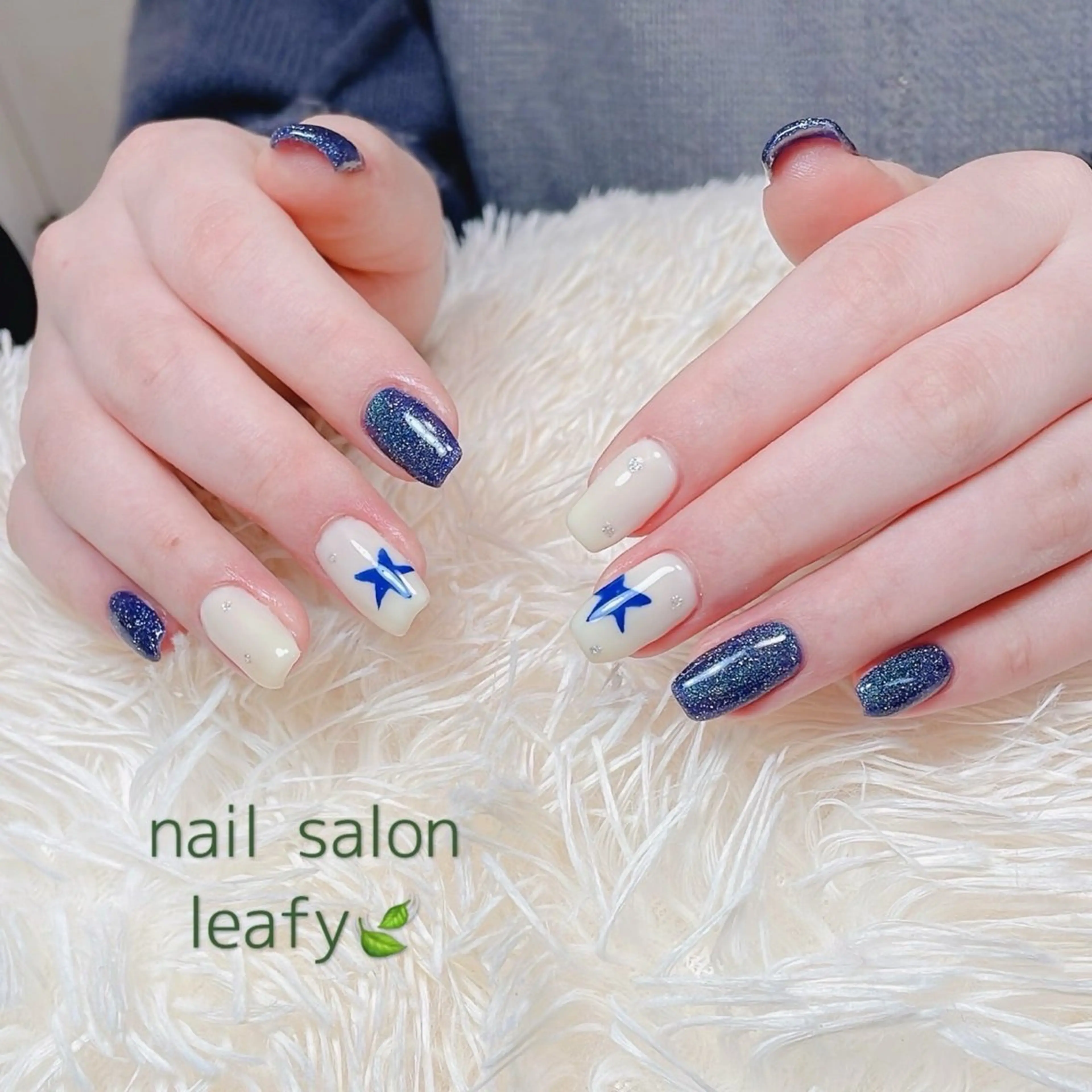 ネイル ブルー 持ち込み ホワイト ネイルサロン leafyのネイルデザイン