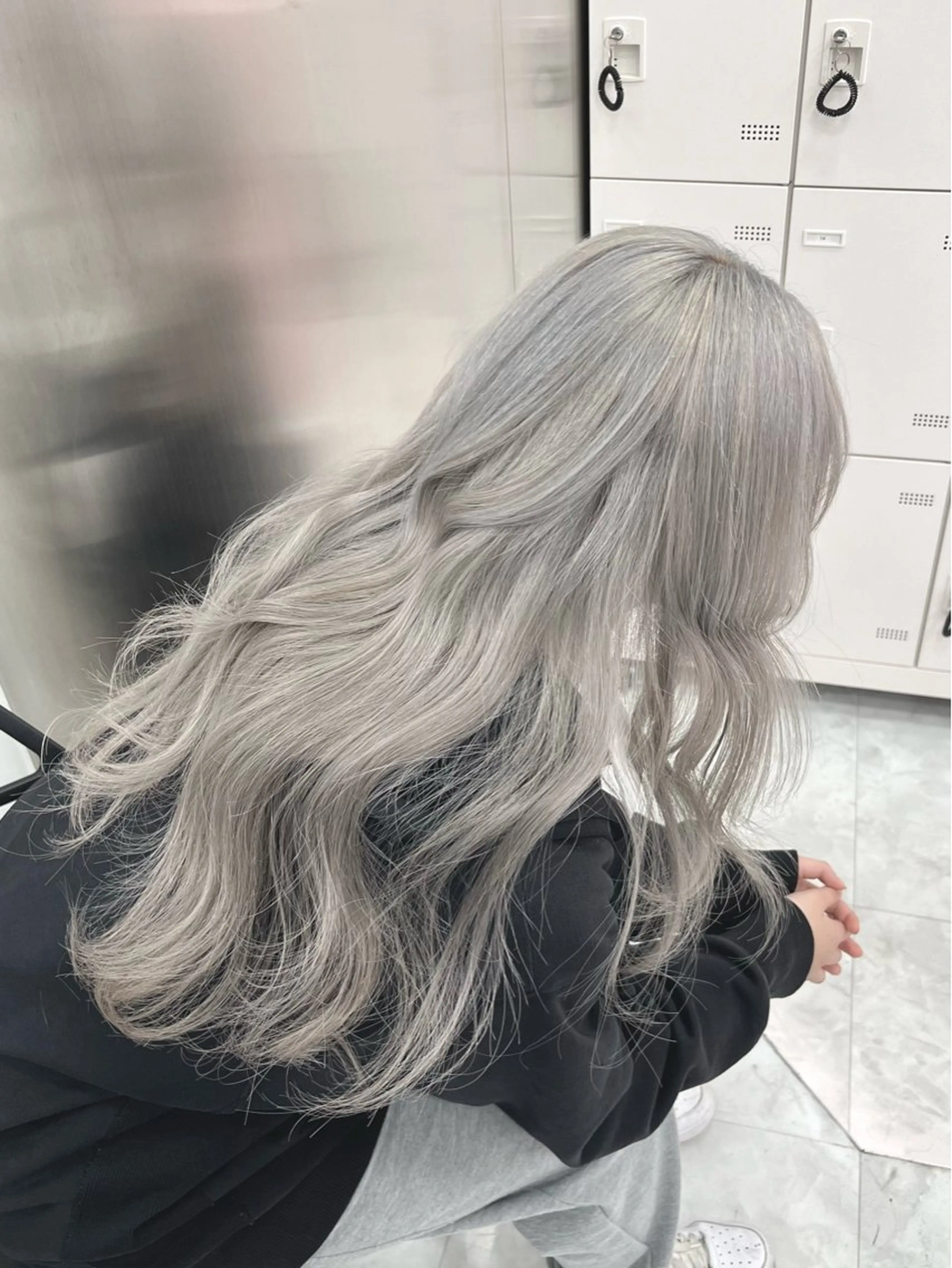 ロング ヘアカラー トリートメント ヘッドスパ ヘアセット ❤︎ワンホンガーリー なハイトーンヘア❤︎のヘアスタイル