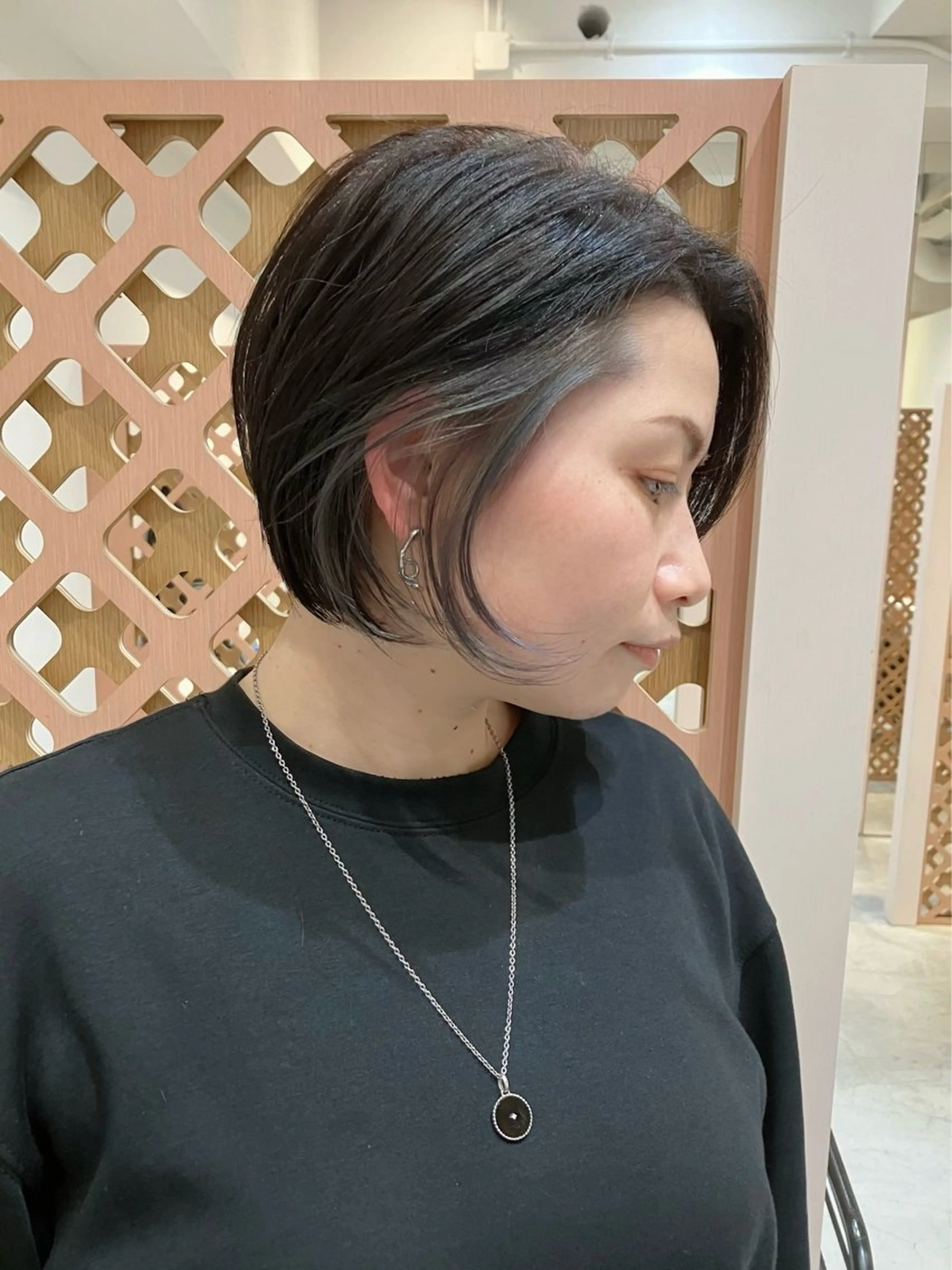 ショート カラー イヤリングカラー インナーカラー ボブ ショートヘア 川間 将彦のヘアスタイル