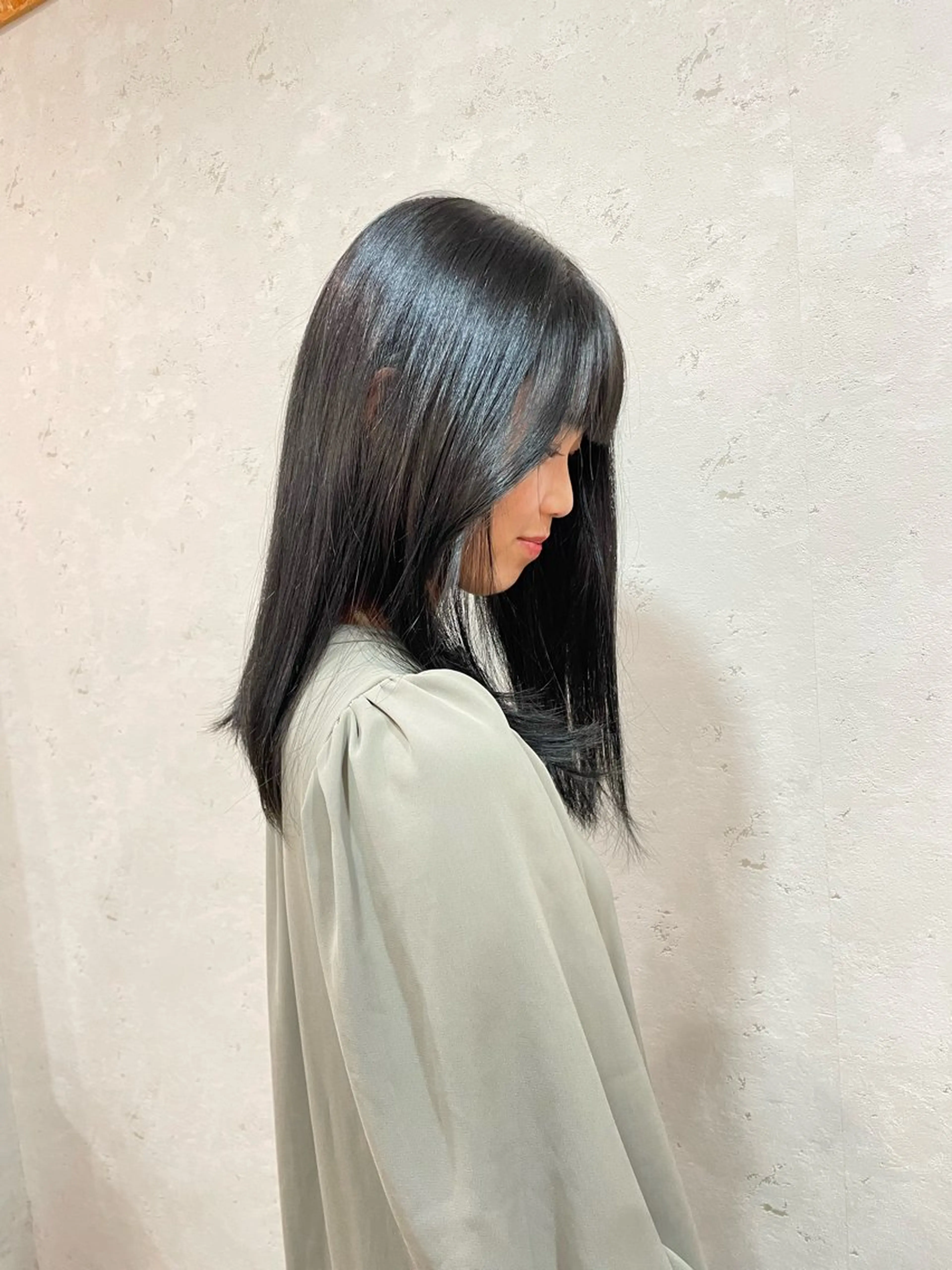 セミロング カラー 黒髪 ブルーカラー ブルーブラック 髪質改善/Bloss om🌷高橋沙衣のヘアスタイル