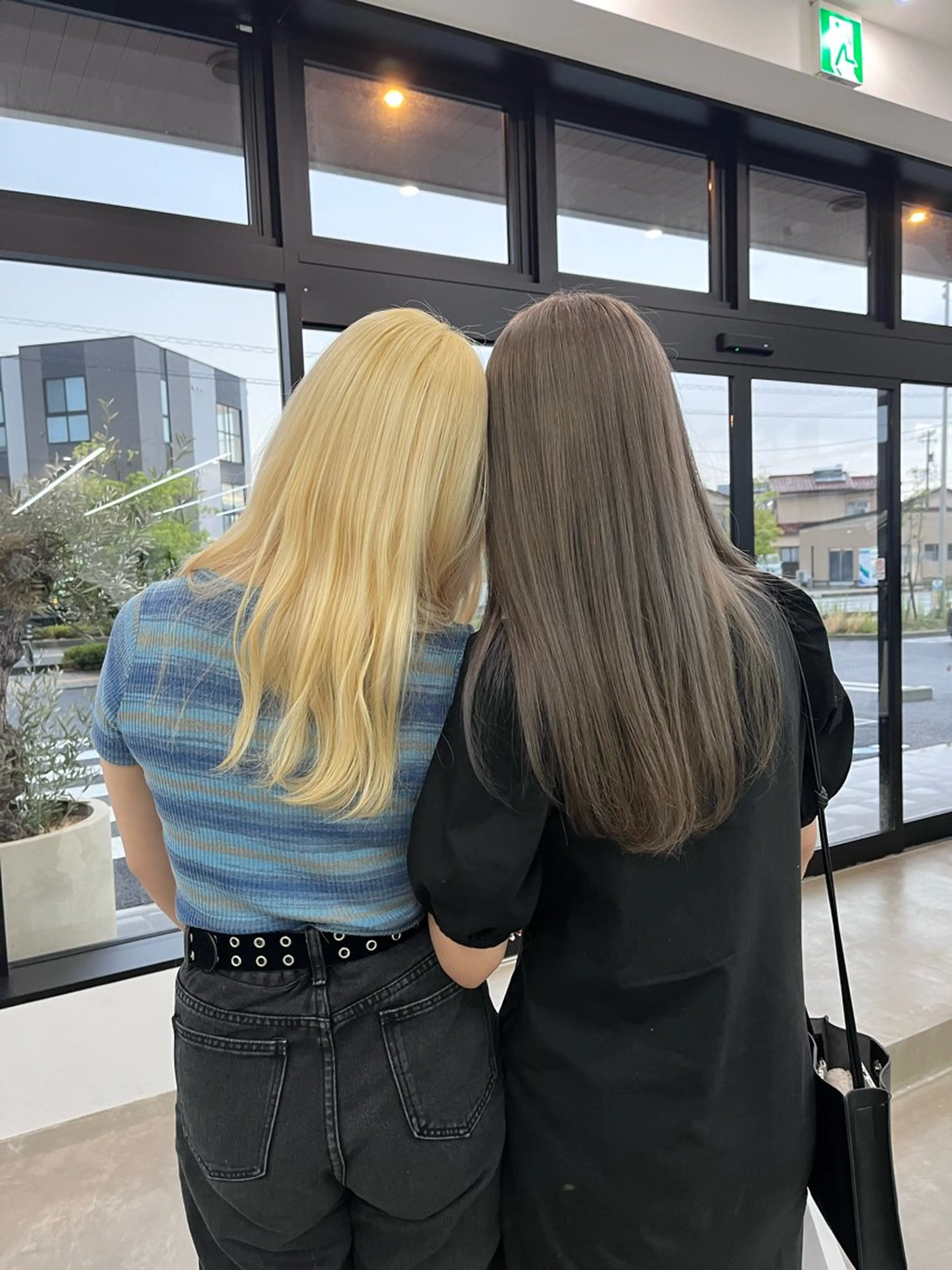 ロング カラー ブリーチ ケアブリーチ ダブルカラー イヤリングカラー ハイライトカラー Nought etre 西金沢のヘアスタイル