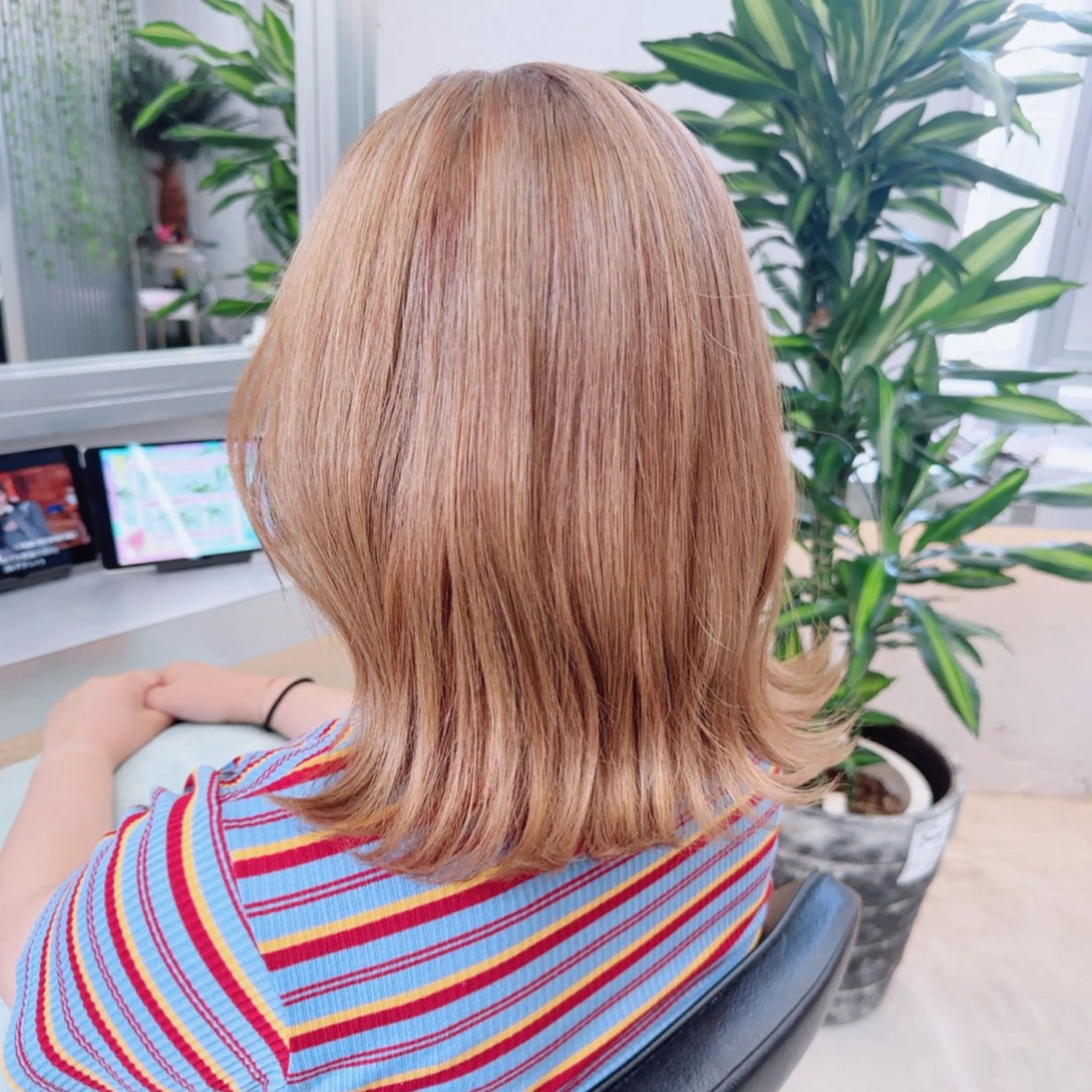 ミディアム カラー ヘアカラー トリートメント 岡野 静華のヘアスタイル