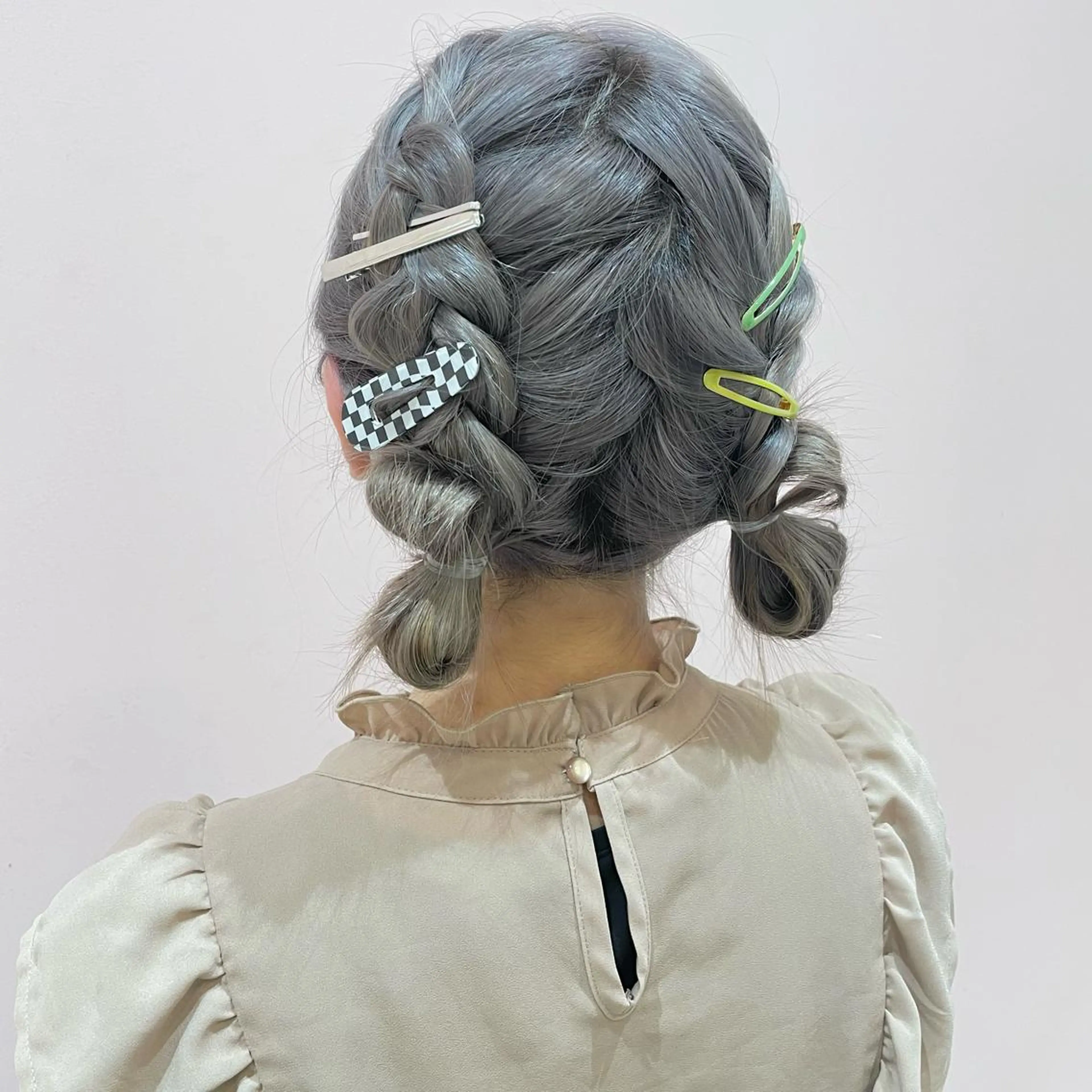 ミディアム カラー ヘアアレンジ ヘアセット レイヤーカット/ ハイトーンchimiのヘアスタイル