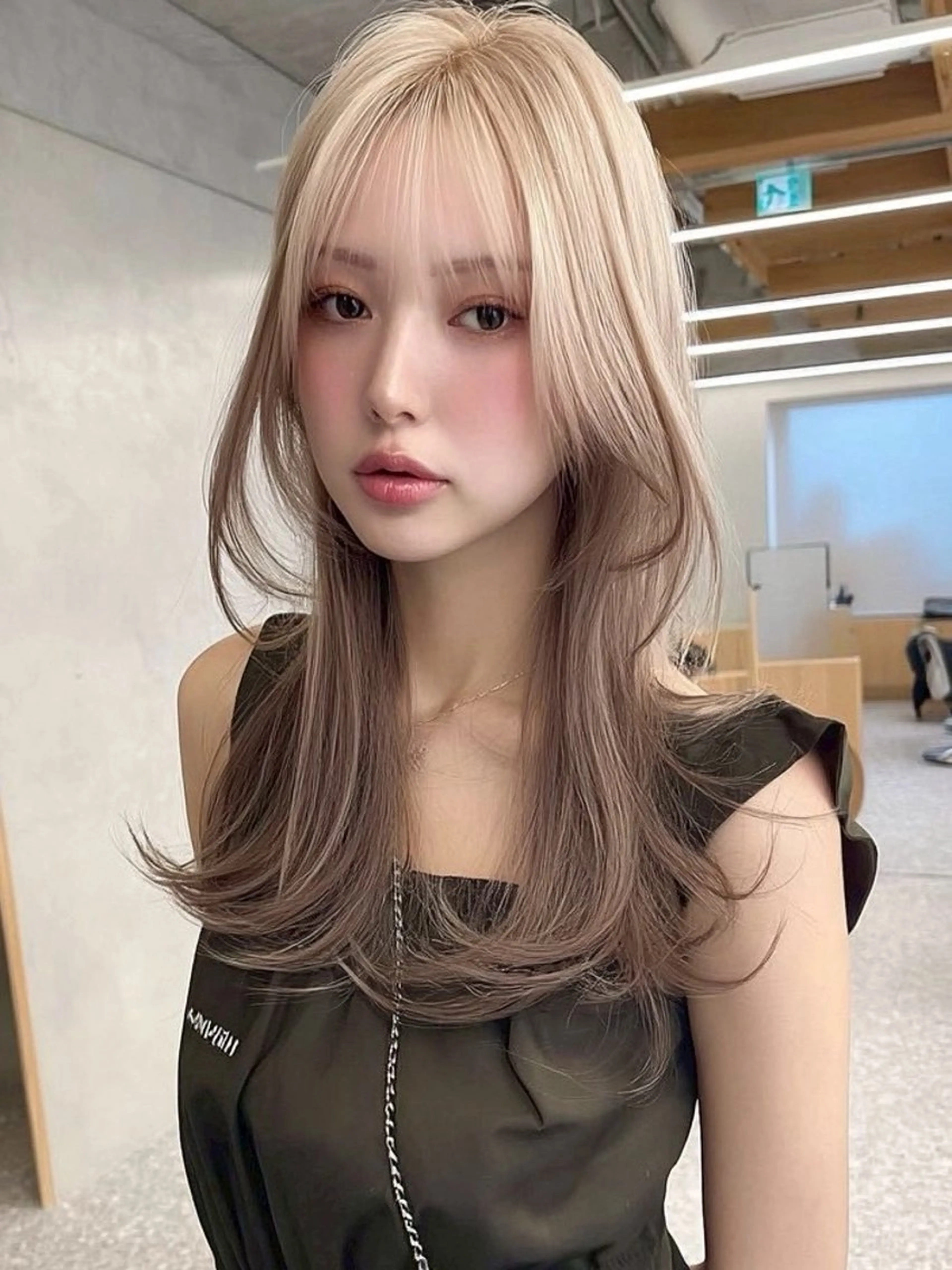 ロング カラー 鍋島 美華のヘアスタイル