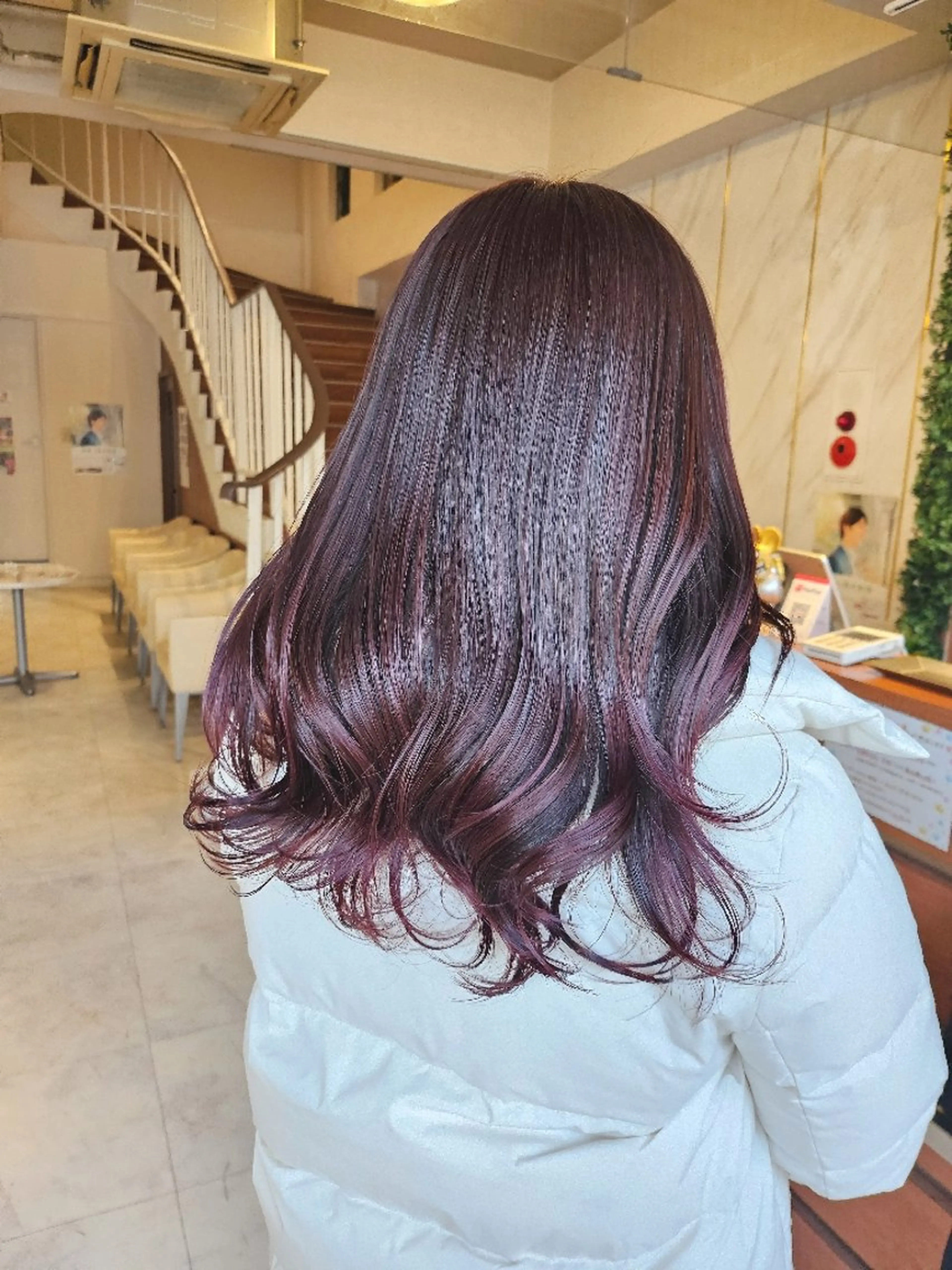 ロング カット ヘアカラー 岡田 奈々のヘアスタイル
