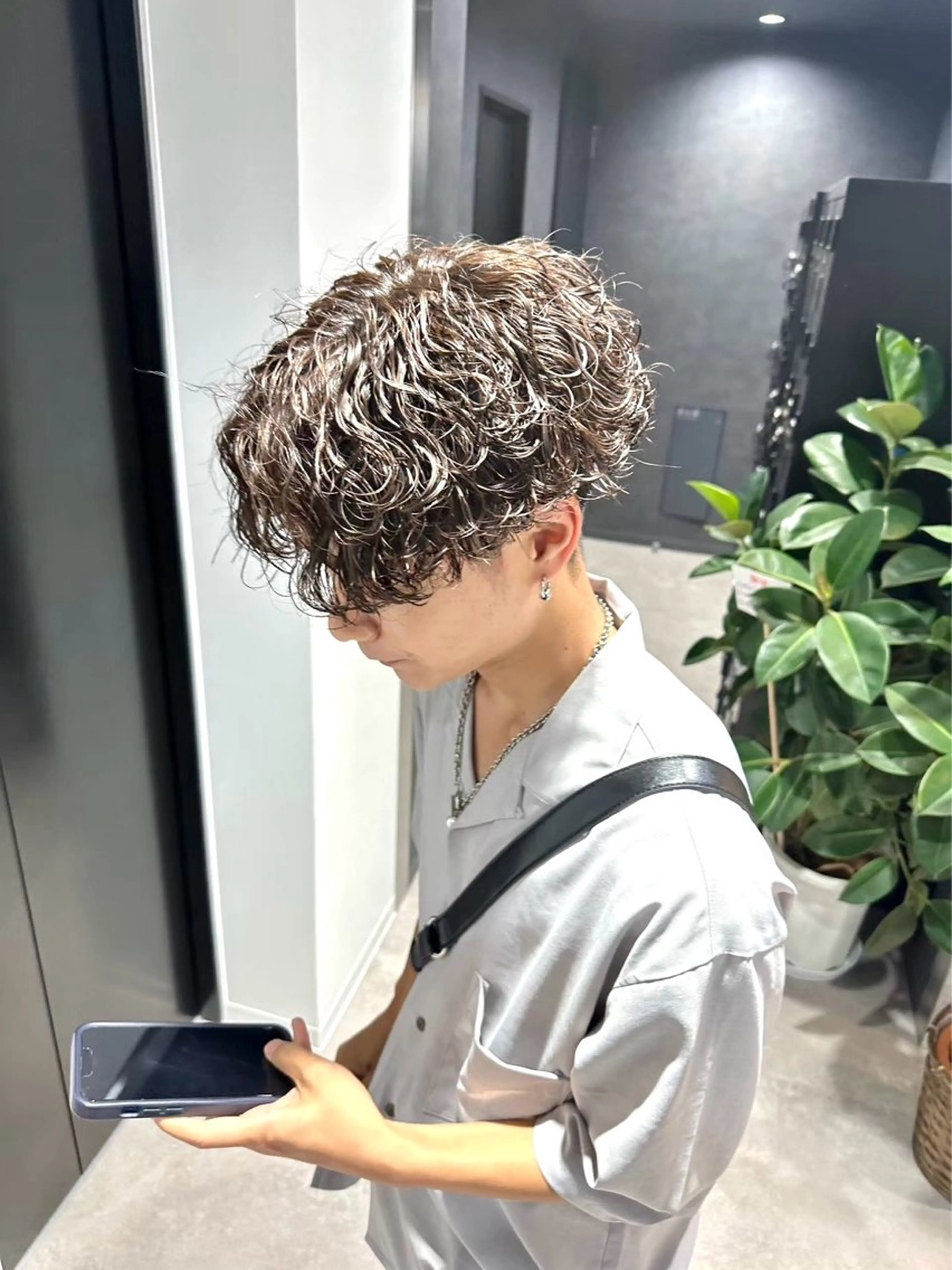 パーマ メンズ センターパート マッシュ メンズパーマ 学生（メンズ向け） 波巻きパーマ メンズパーマ全般/ 似合わせ/ジョウのヘアスタイル