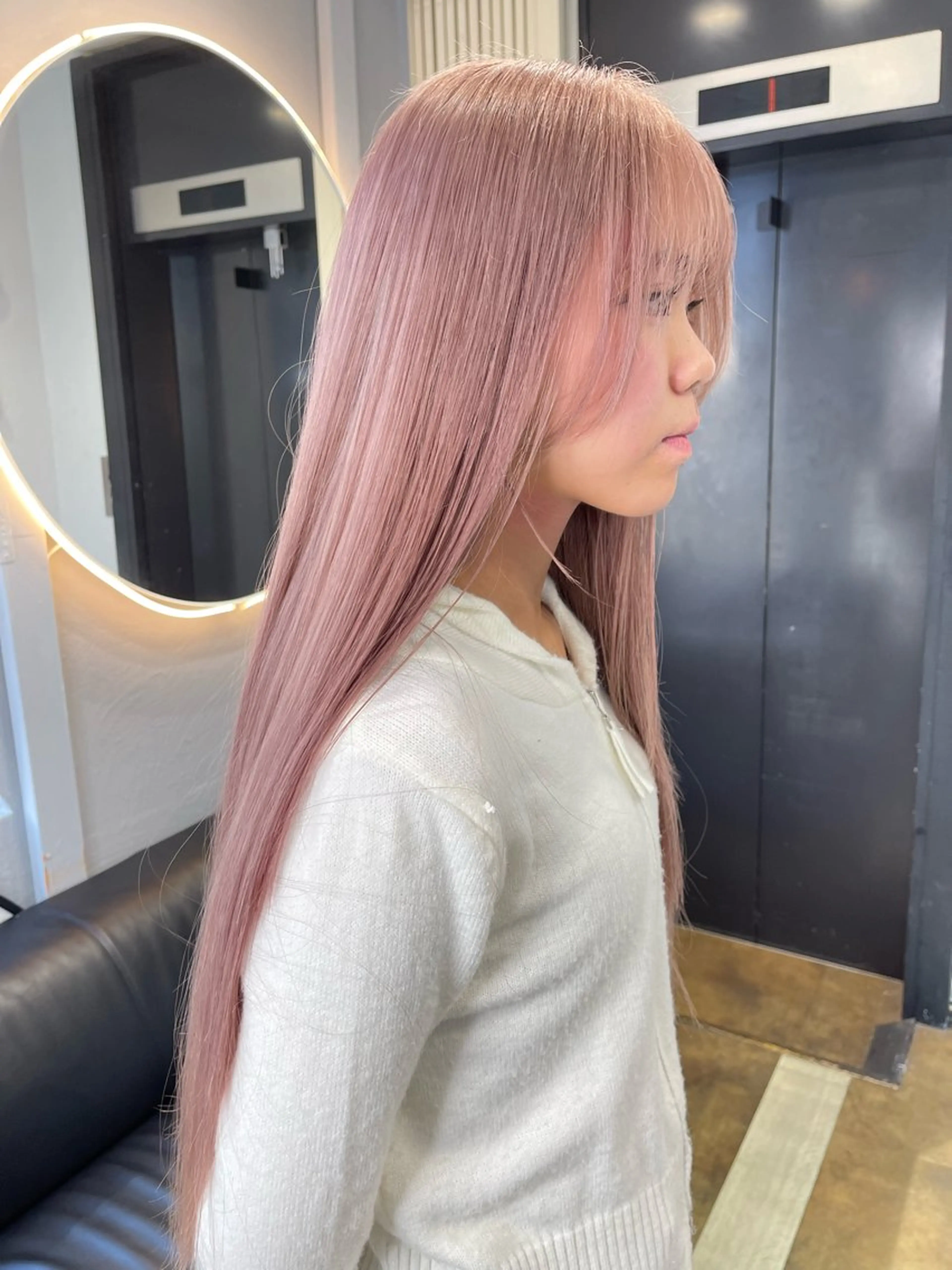 ロング カラー ブリーチ ケアブリーチ デザインカラー ダブルカラー イヤリングカラー ヘアカラー トリートメント TATSUブリーチ/ ミルクティーベージュのヘアスタイル