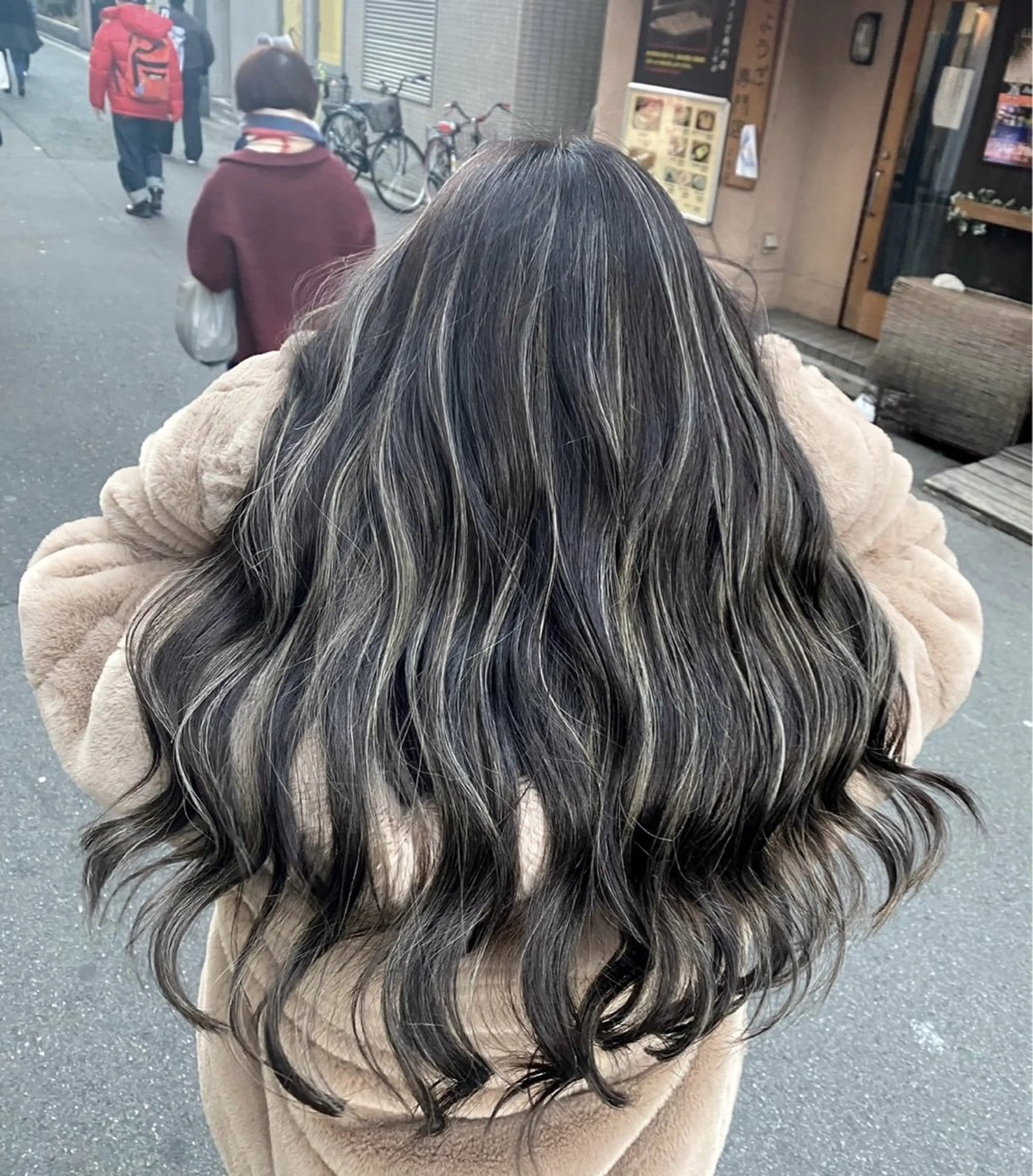 ロング カラー ダークグレー ダークグレージュ グレージュ ハイライトカラー ハイライト ヘアカラー トリートメント ROBIN所属・指名数No.1 /NAOYAのヘアスタイル