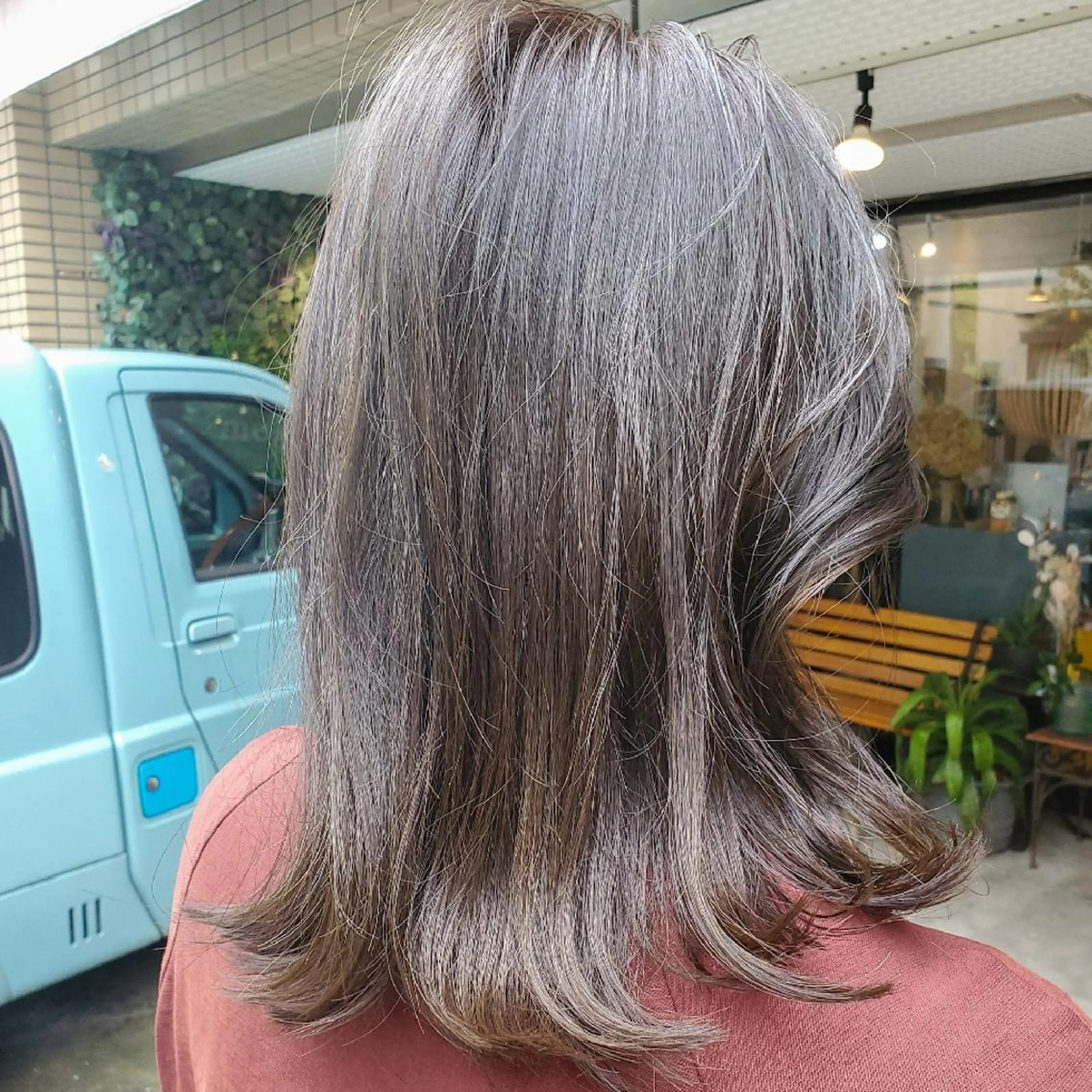 セミロング カラー セミロングレイヤー グレージュ モカグレージュ レイヤーカット 外ハネヘア カット ヘアカラー トリートメント フリーランス所属・韓国ヘア レイヤー くびれヘアMATSUのヘアスタイル