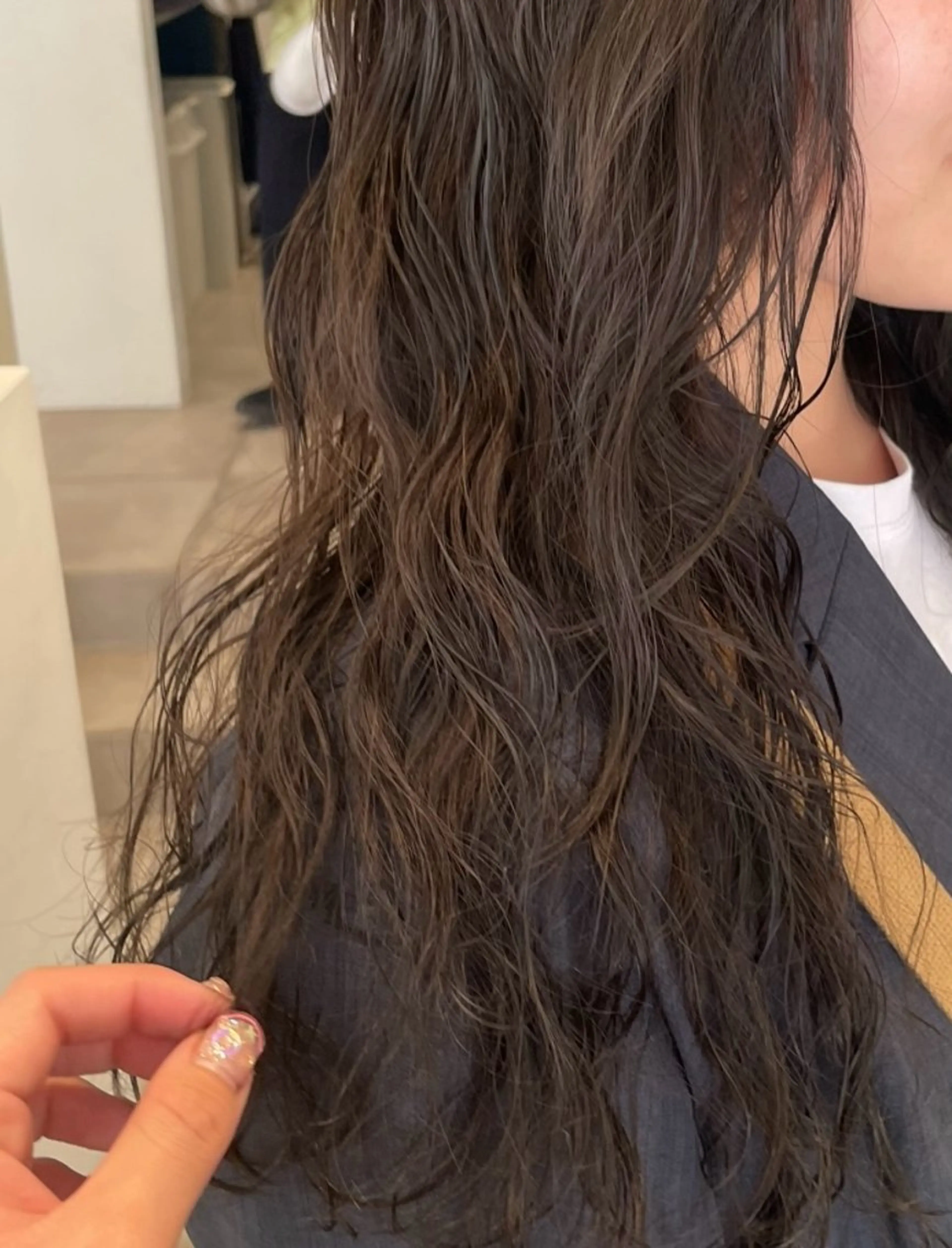 セミロング カラー 土川 陽菜のヘアスタイル