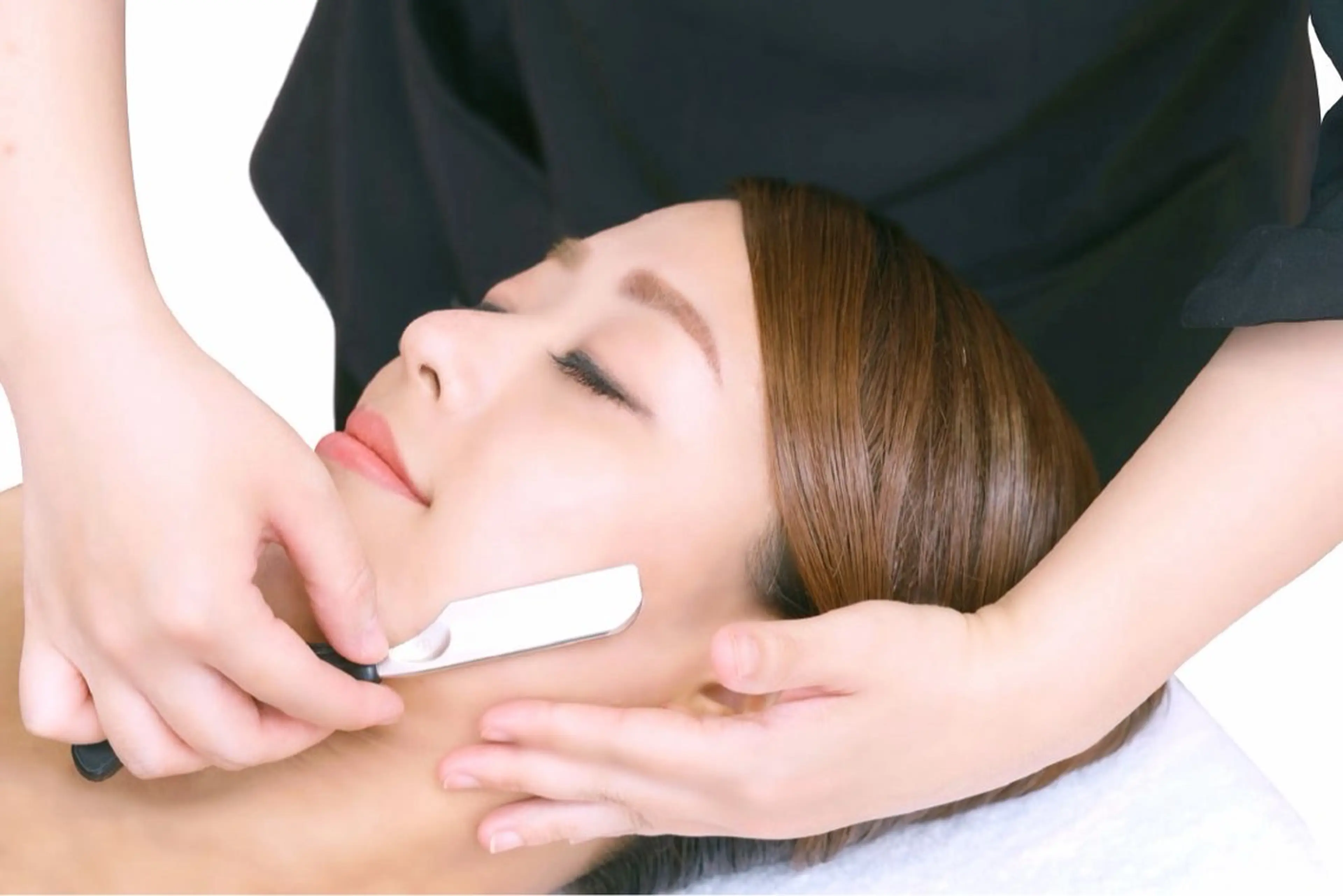 お顔剃り(シェービング)の写真