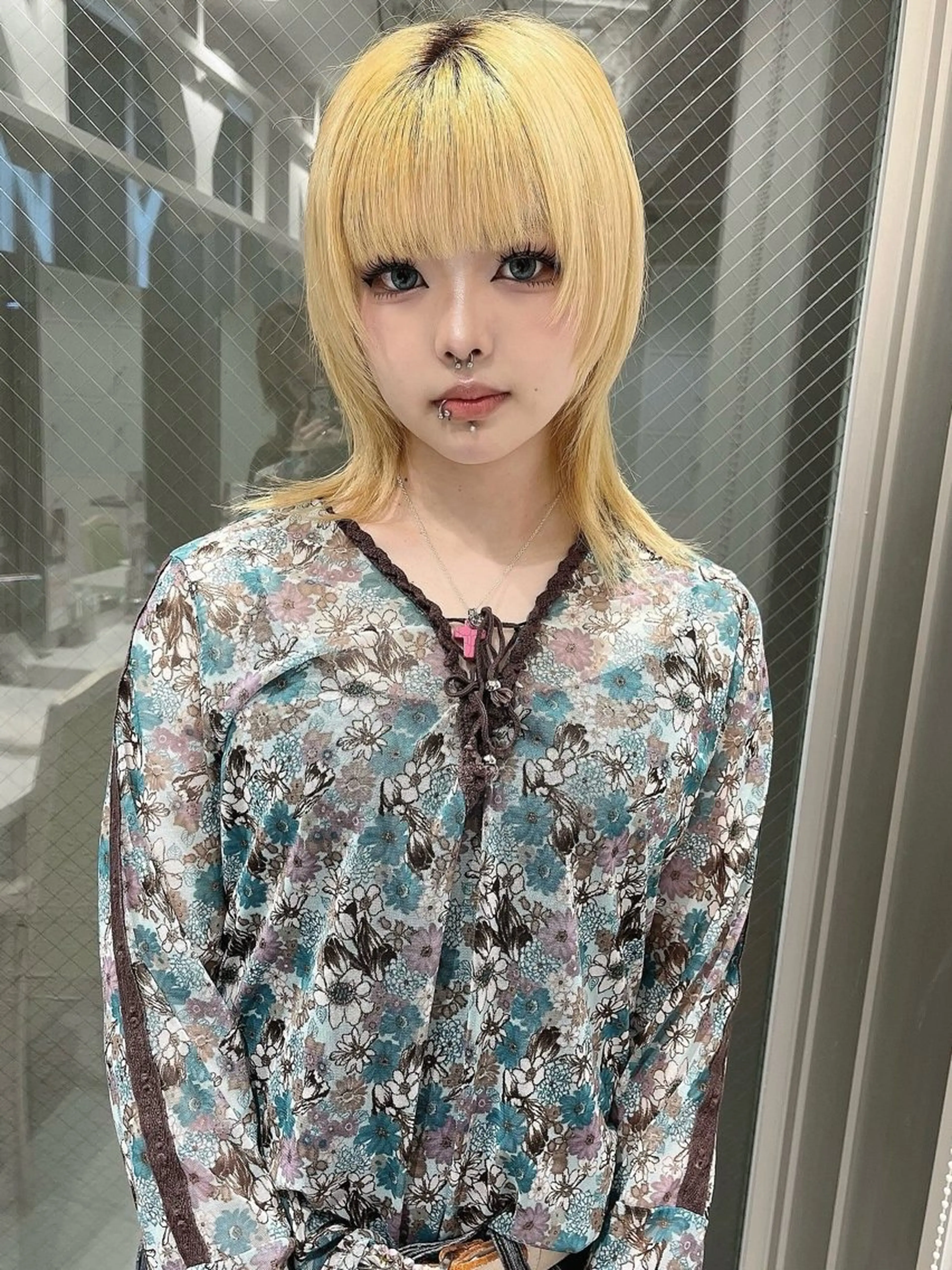 ミディアム ウルフカット／吉村 桃子のヘアスタイル