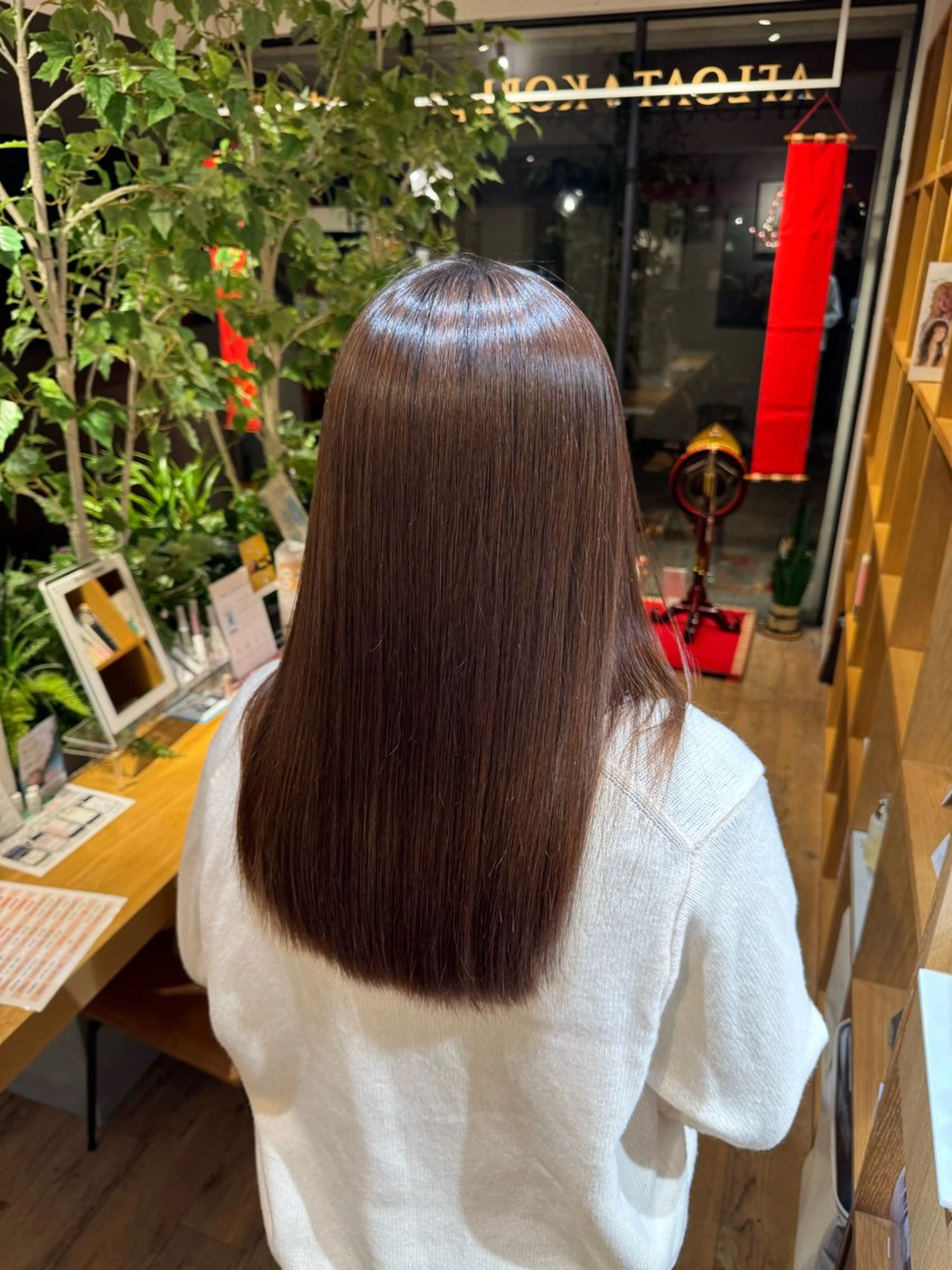 セミロング カット 縮毛矯正 トリートメント afloatkobe所属・美髪/髪質改善 川口凌弥のヘアスタイル