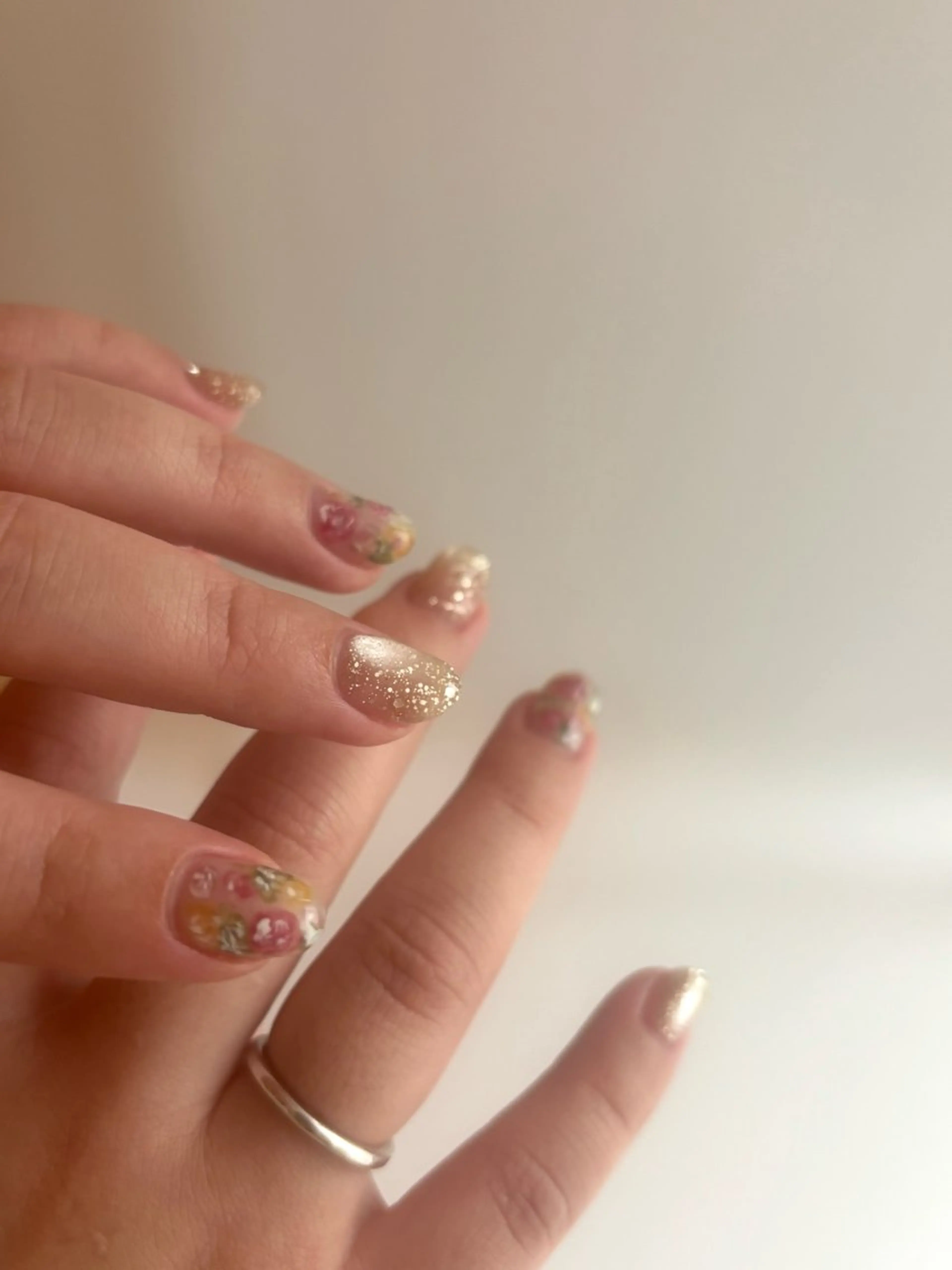 ネイル アートネイル フラワーネイル ラメ(グリッター) ハンドネイル Elio所属・Elio 国泰寺のネイルデザイン