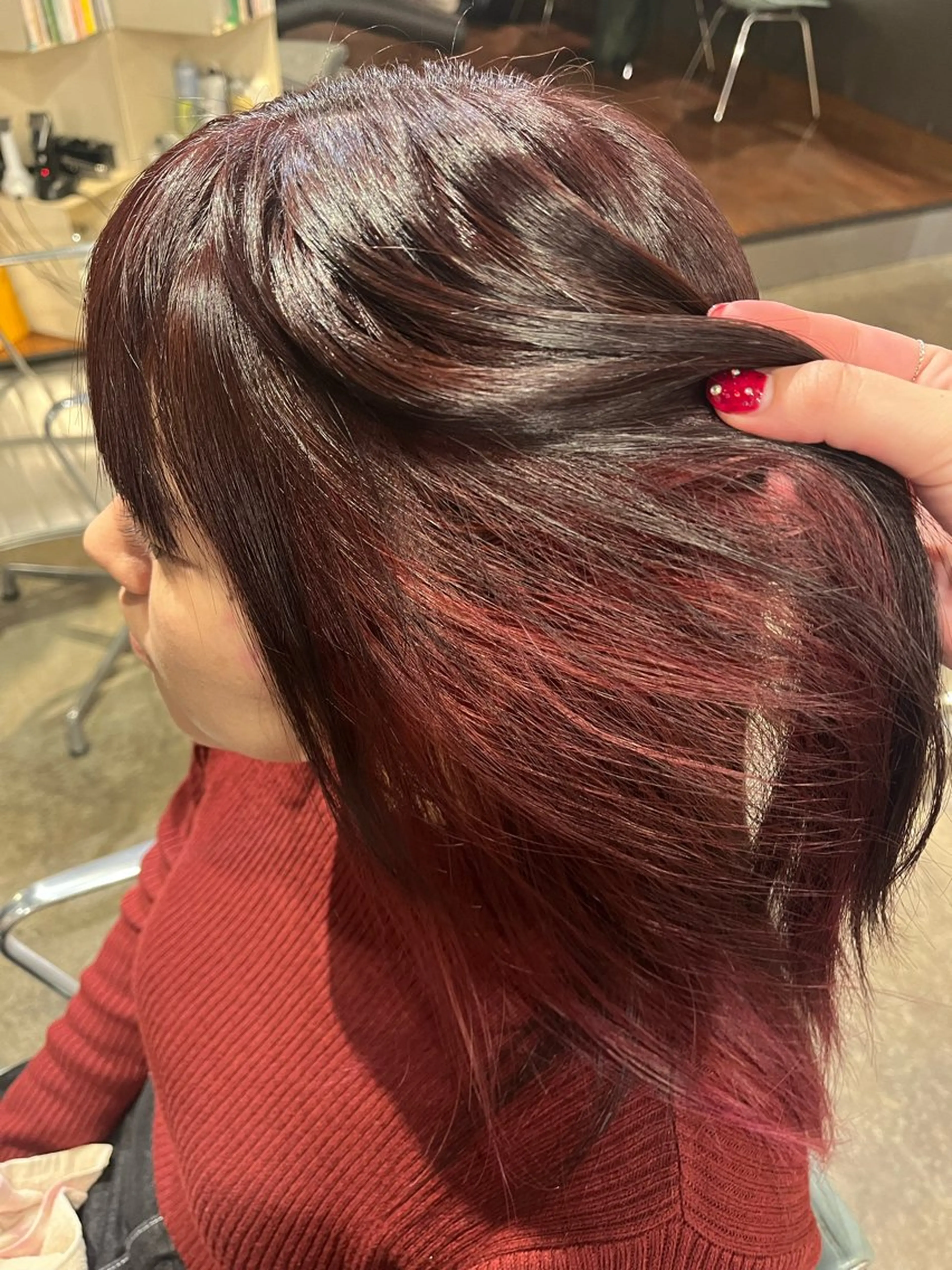 セミロング カラー レッドカラー 泉澤 風花のヘアスタイル