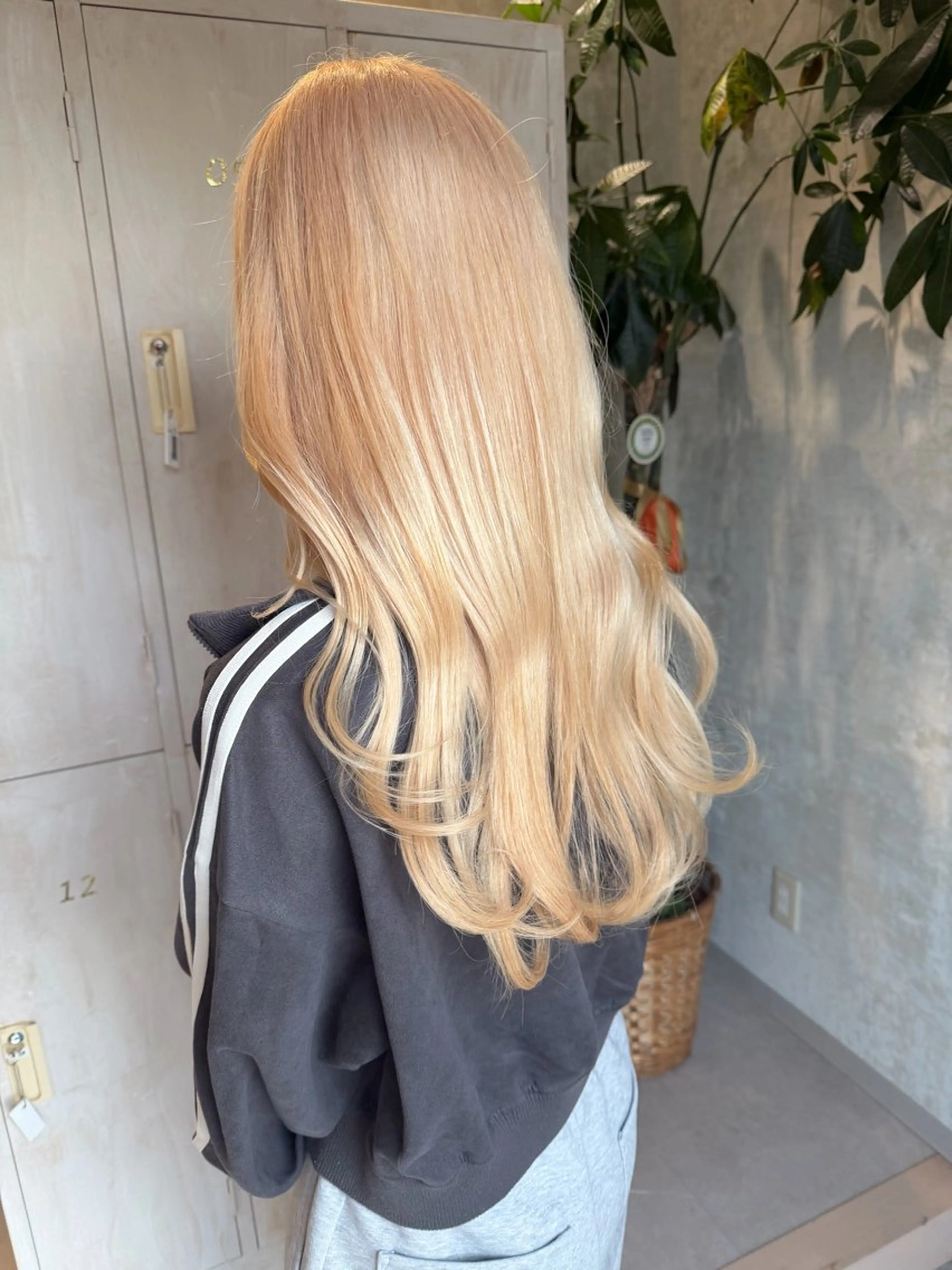 ロング カラー ベージュカラー ブリーチ ブロンド ブロンドベージュ ヘアカラー benji所属・Hamatsu Misakiのヘアスタイル