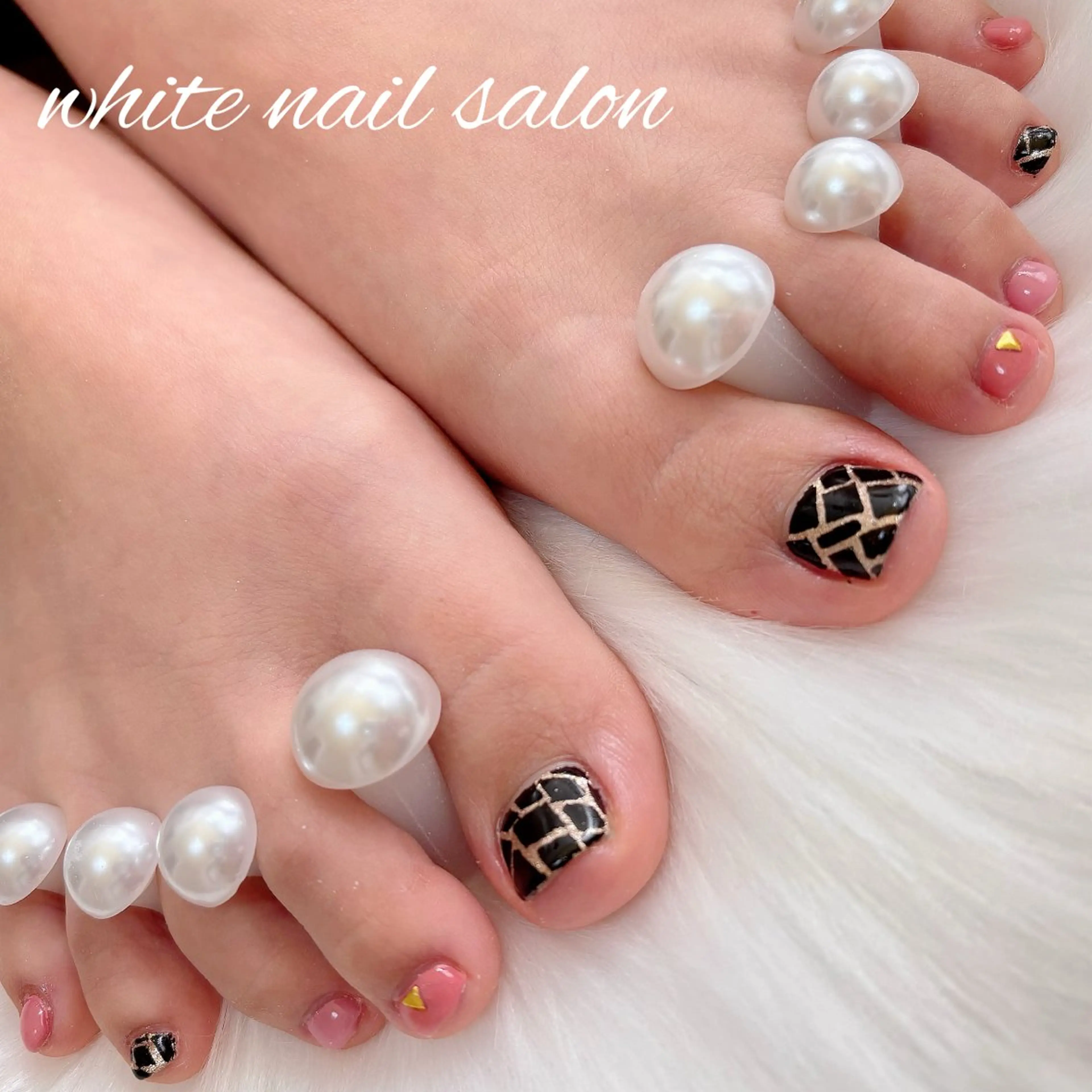 ネイル フットネイル ラメ(グリッター) フットネイル white nail salonのネイルデザイン