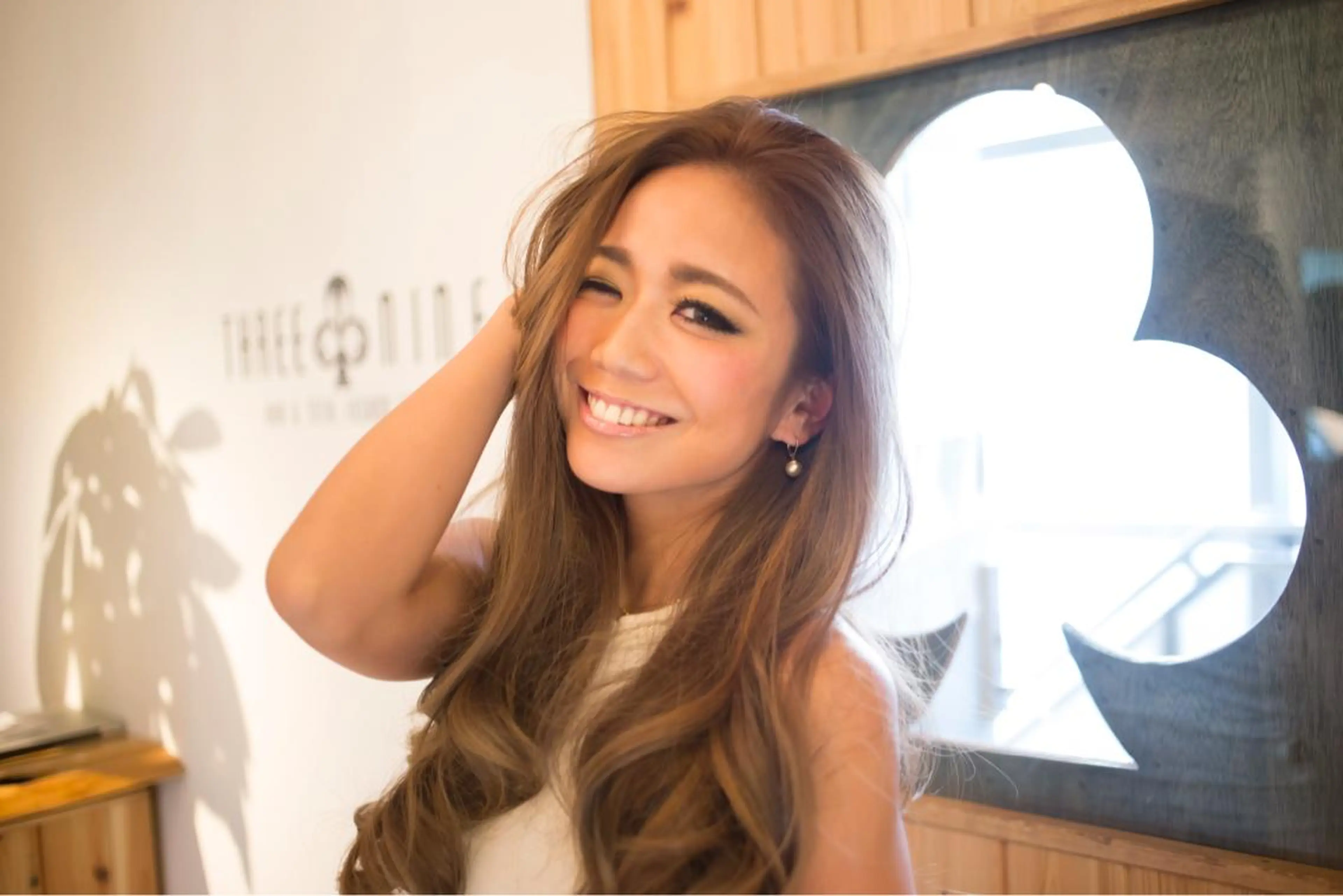 ロング カラー パーマ ヘアアレンジ メンズ キッズ ネイル マツエク・マツパ メンズブリーチ メンズハイライト メンズメッシュ ブリーチ ハイライトカラー 一人一人の輝きを 心を込めてのヘアスタイル