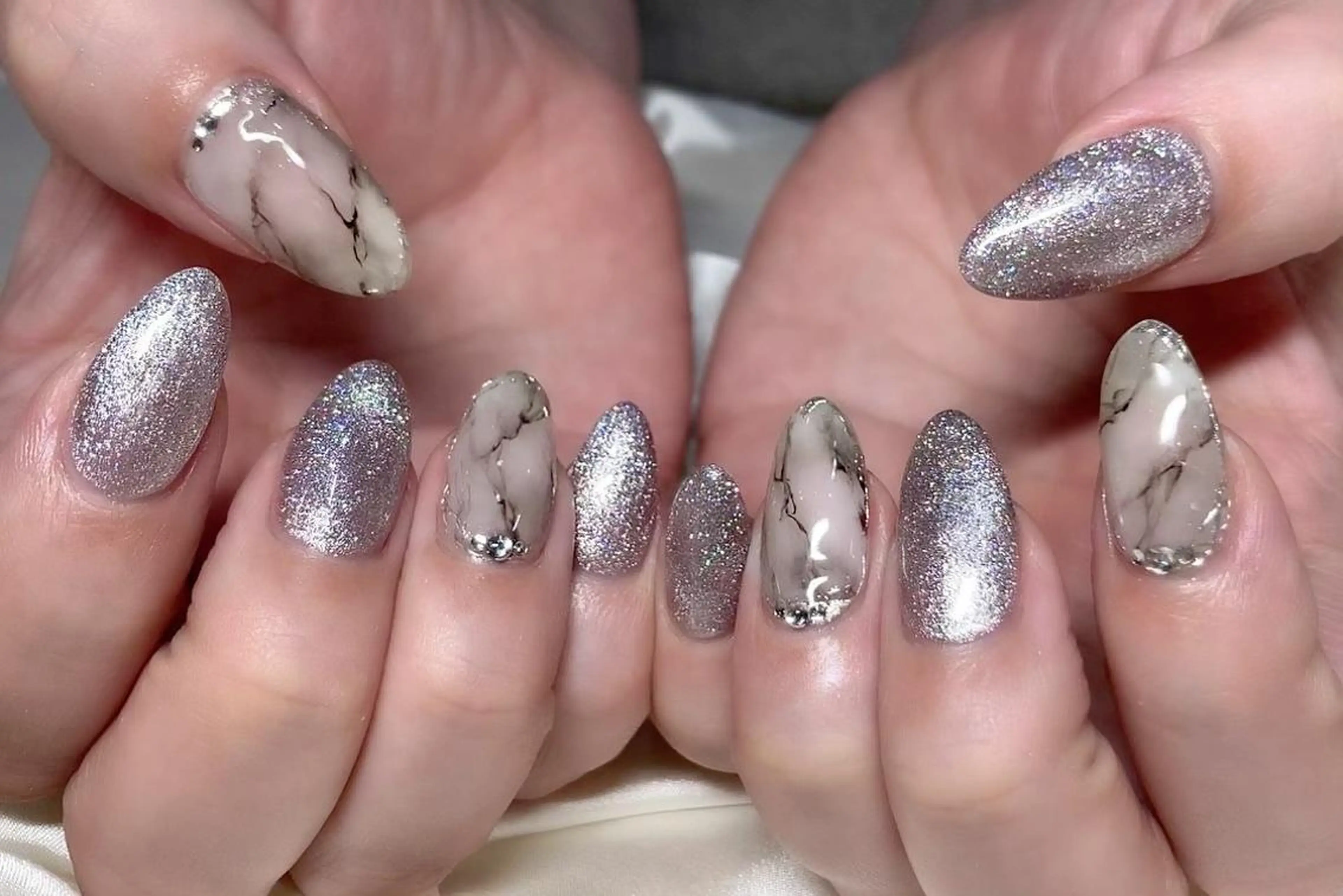 ネイル マツエク・マツパ アイブロウ 韓国風マツエク パリジェンヌラッシュリフト まつげパーマ ワンホンマツエク 長さ出し ハンドネイル Nail&eye Belire 新宿のネイルデザイン