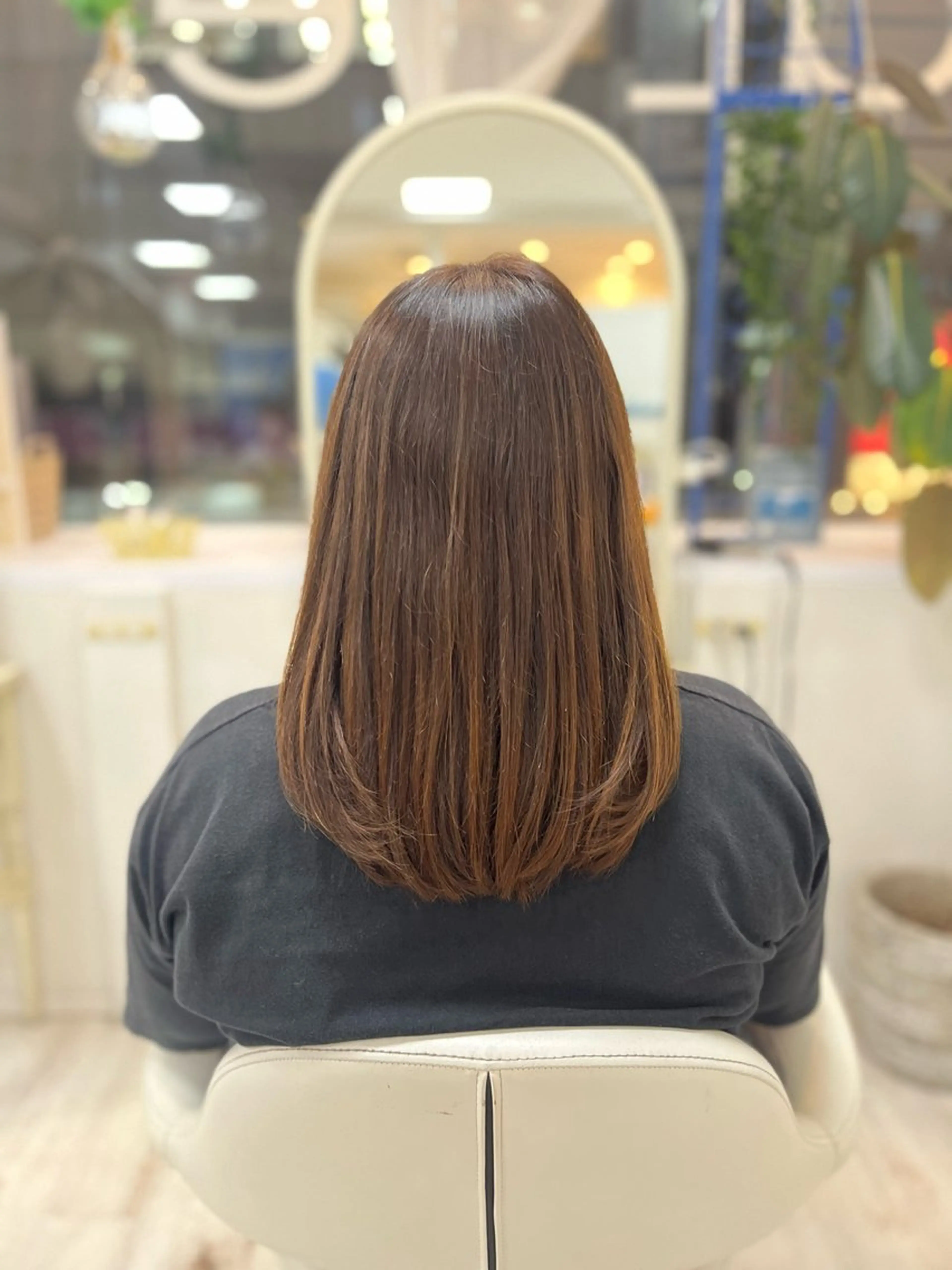 セミロング 岡崎 嶺のヘアスタイル