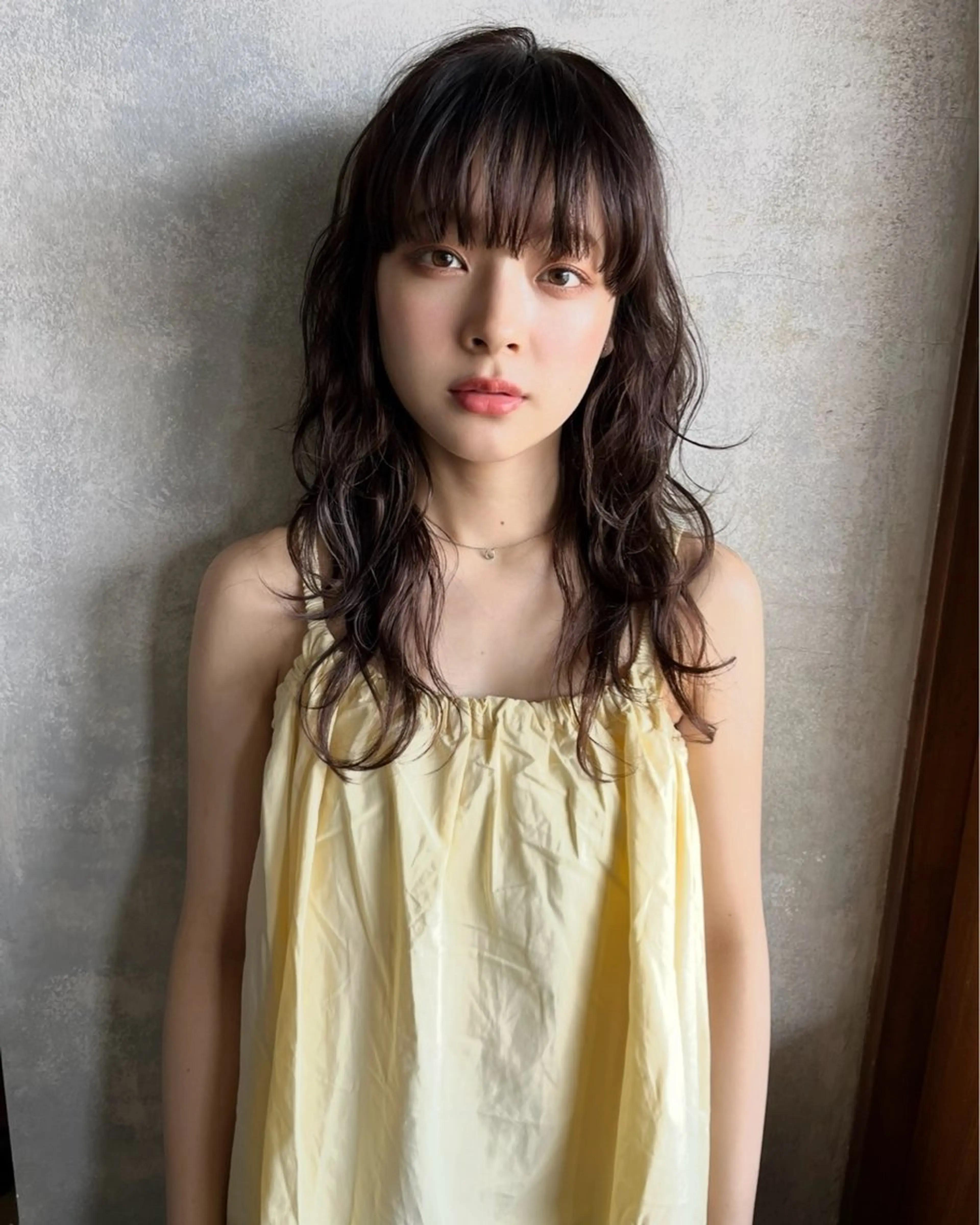 セミロング 吉原 由菜のヘアスタイル