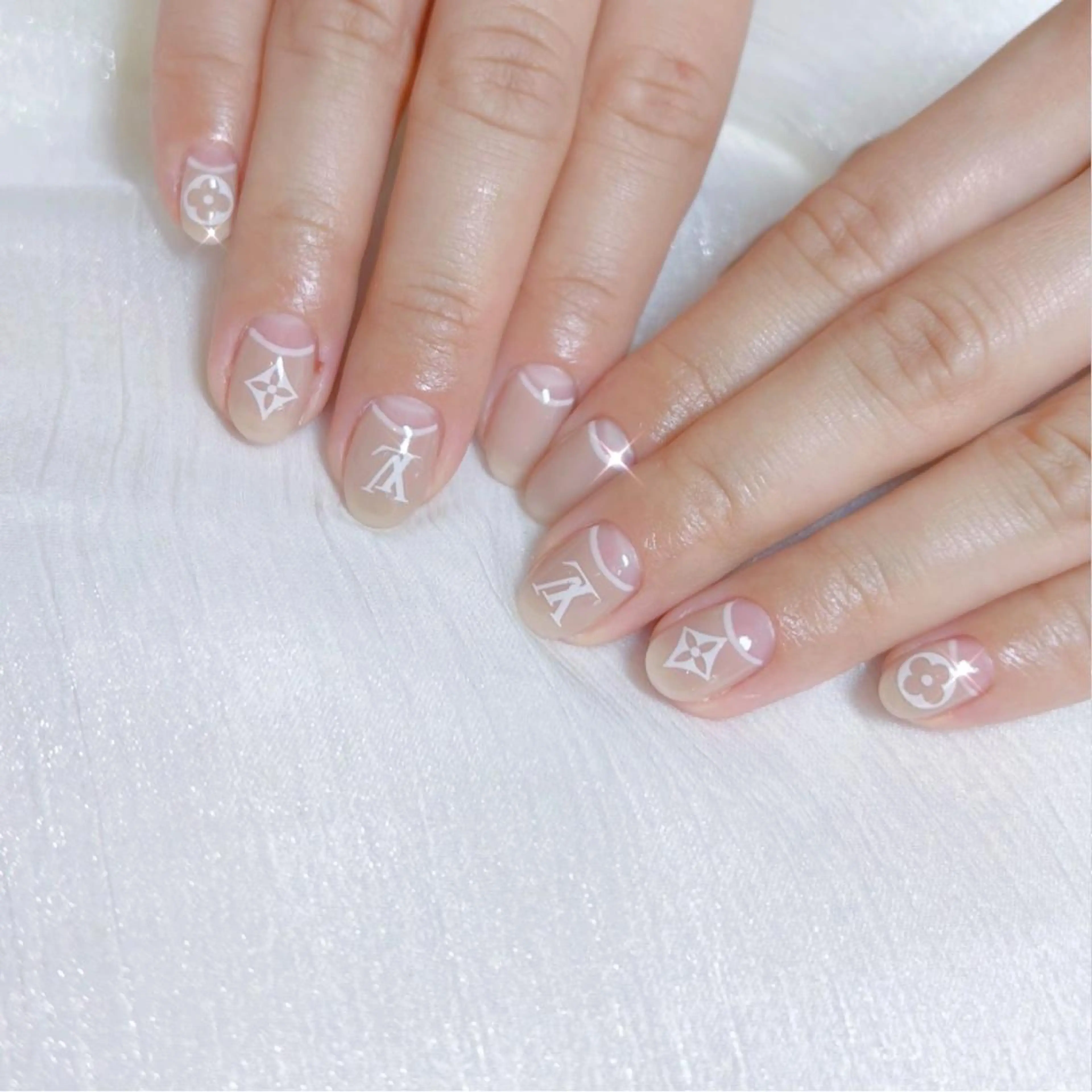 ネイル オーロラネイル フットネイル フレンチネイル ジェルネイル 韓国ネイル ハンドネイル ハンドケア 【ENサロン】 Rei🎀Nailのネイルデザイン