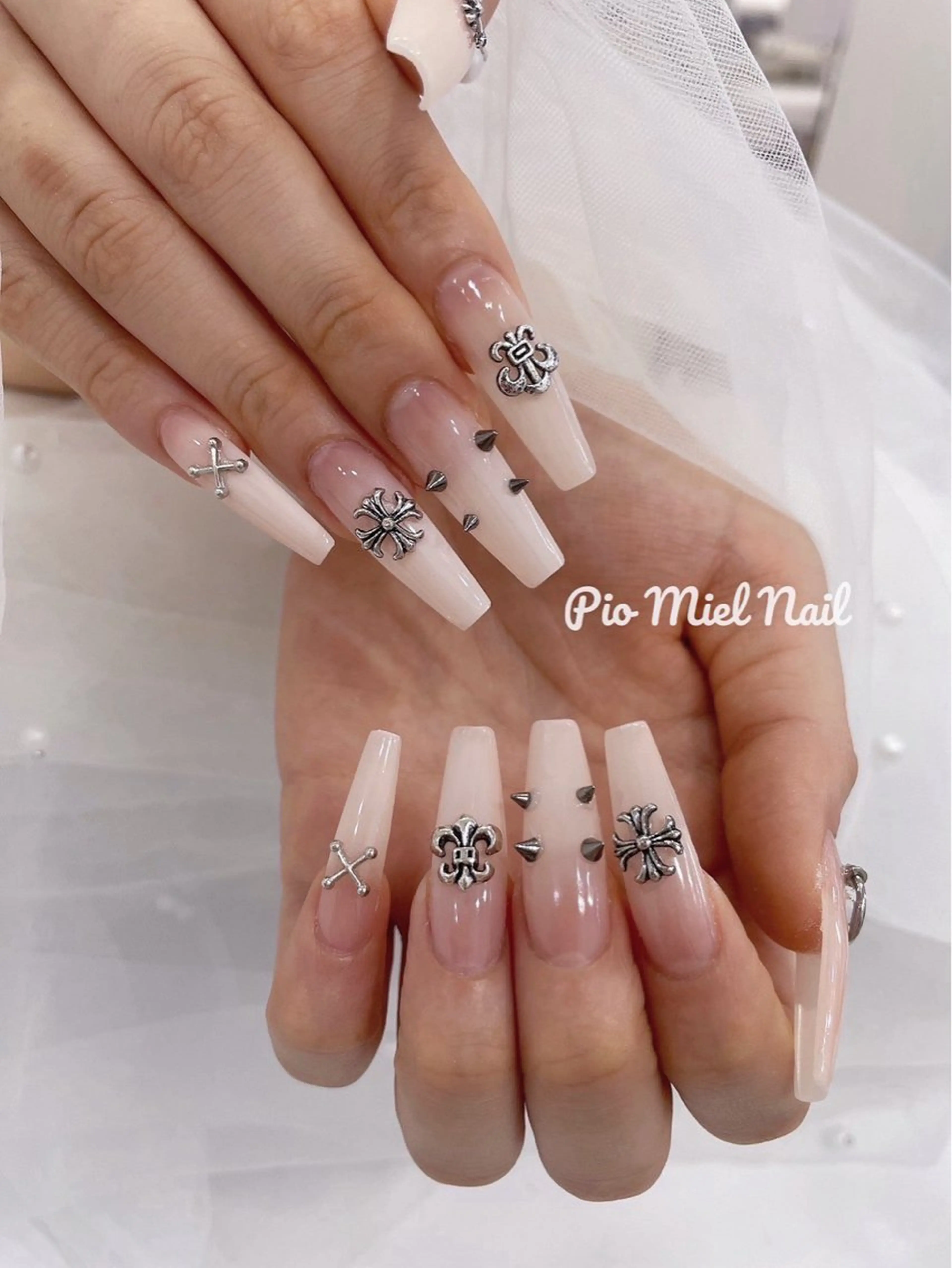 セミロング 韓国風ヘア ハンドネイル HANA 長さだしのネイルデザイン