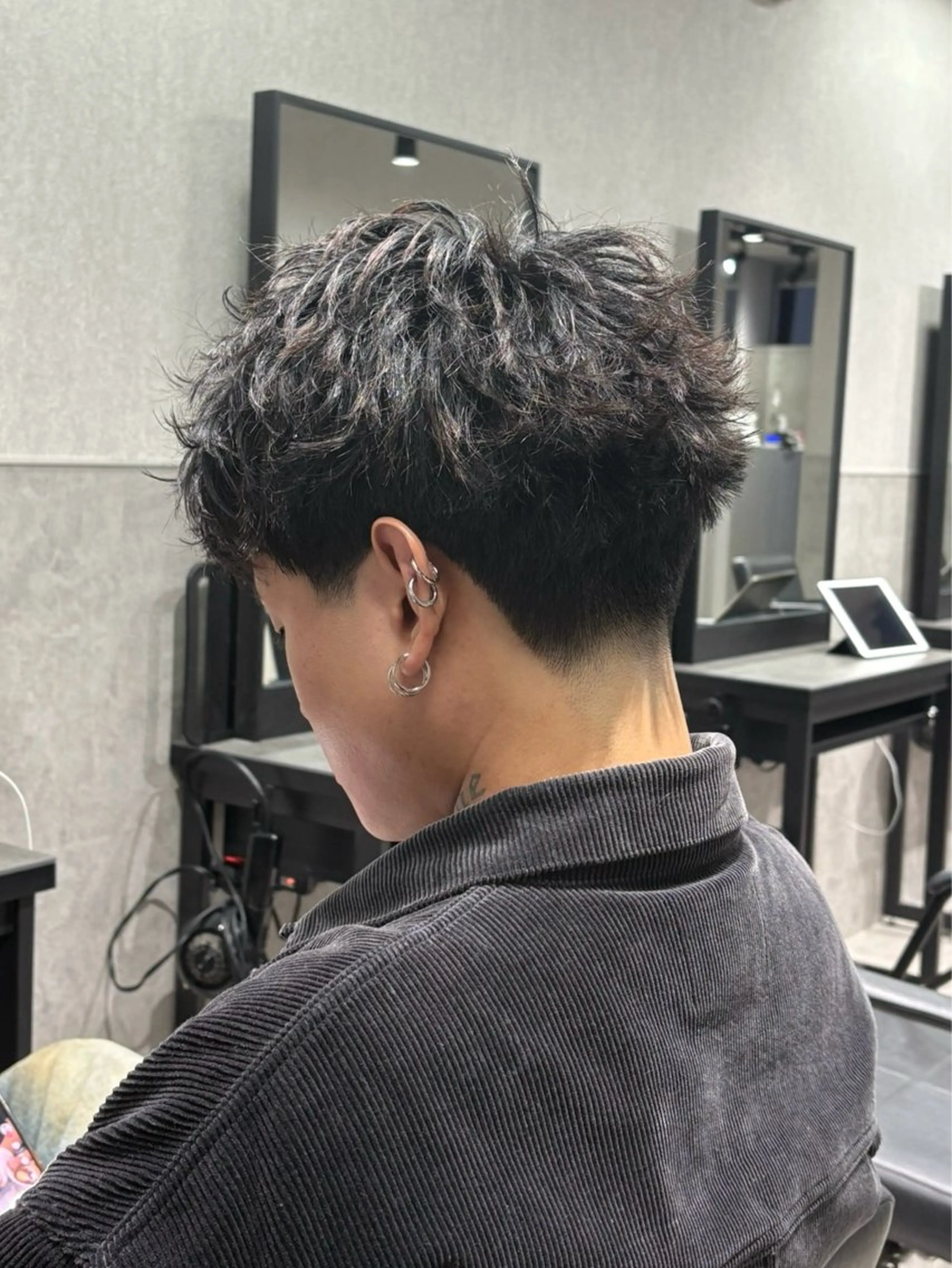 ショート カラー パーマ メンズ カット パーマ 【シャドウパーマ センターパート】義心のヘアスタイル