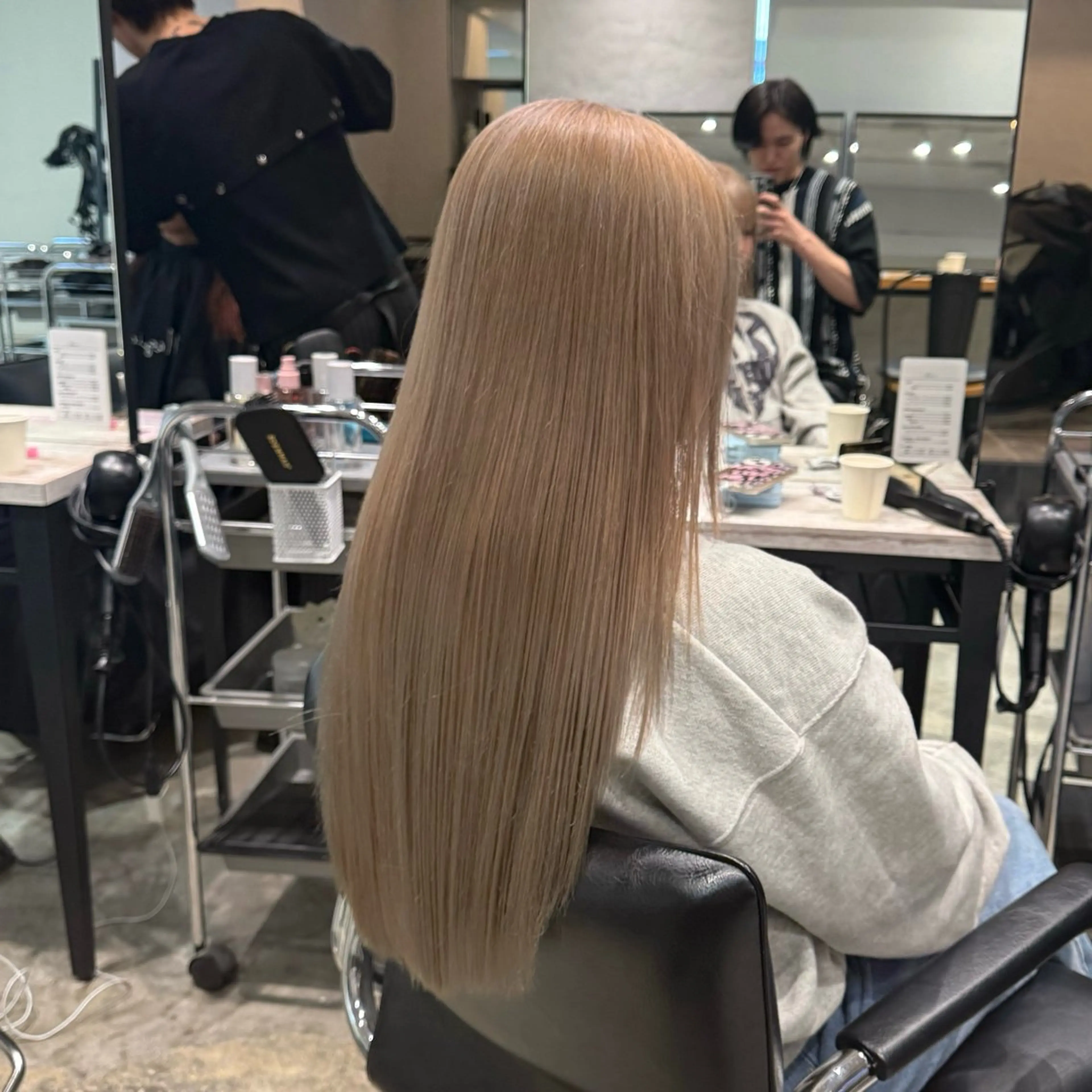 ロング カラー 💫艶ブリーチ特化／ ベージュ💫ユウゴのヘアスタイル