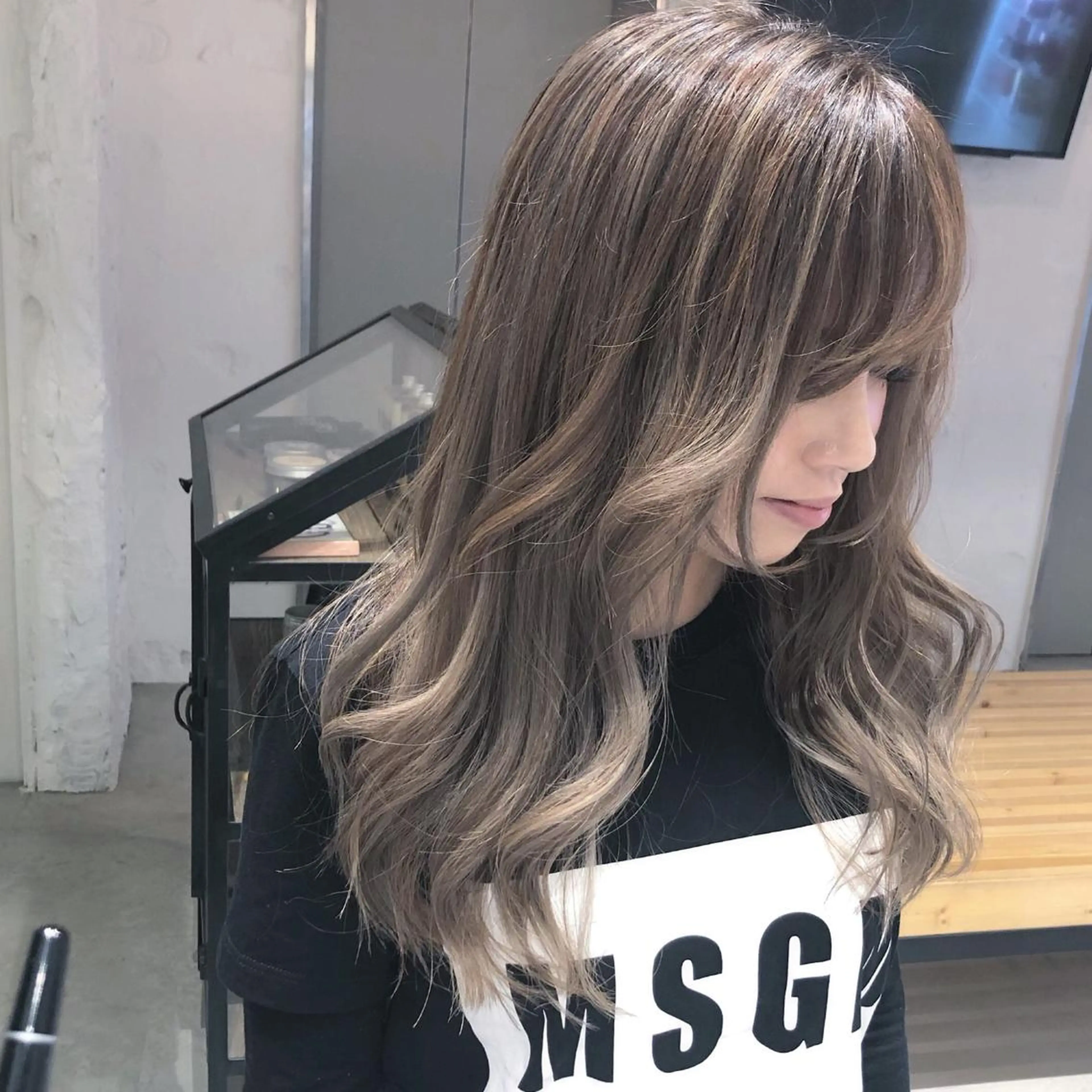 ロング カラー ハイライトカラー ハイライト ORIKA 美容室のヘアスタイル