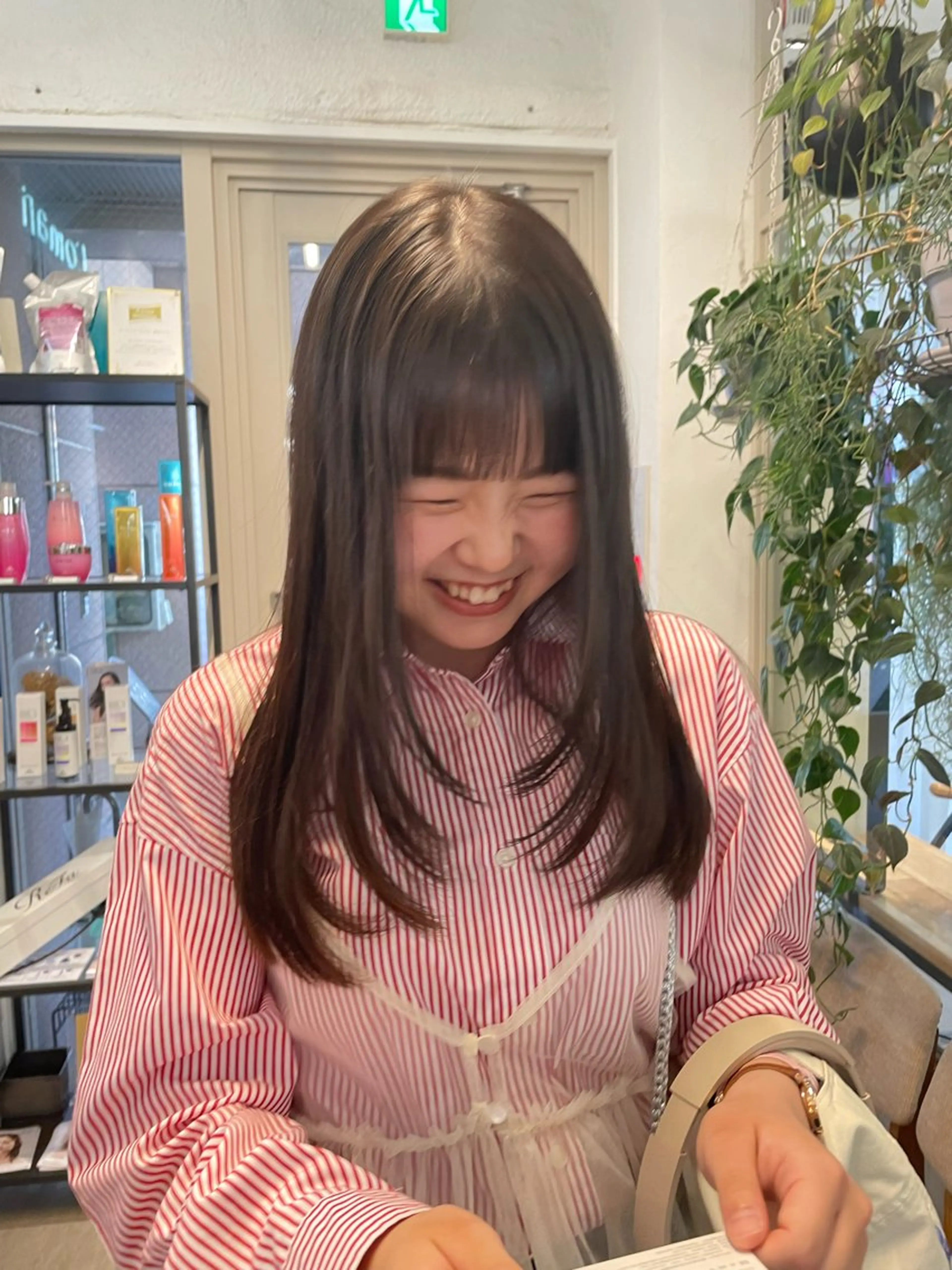 ロング カラー カット ヘアカラー トリートメント ミルクティー× グレージュMOMOのヘアスタイル