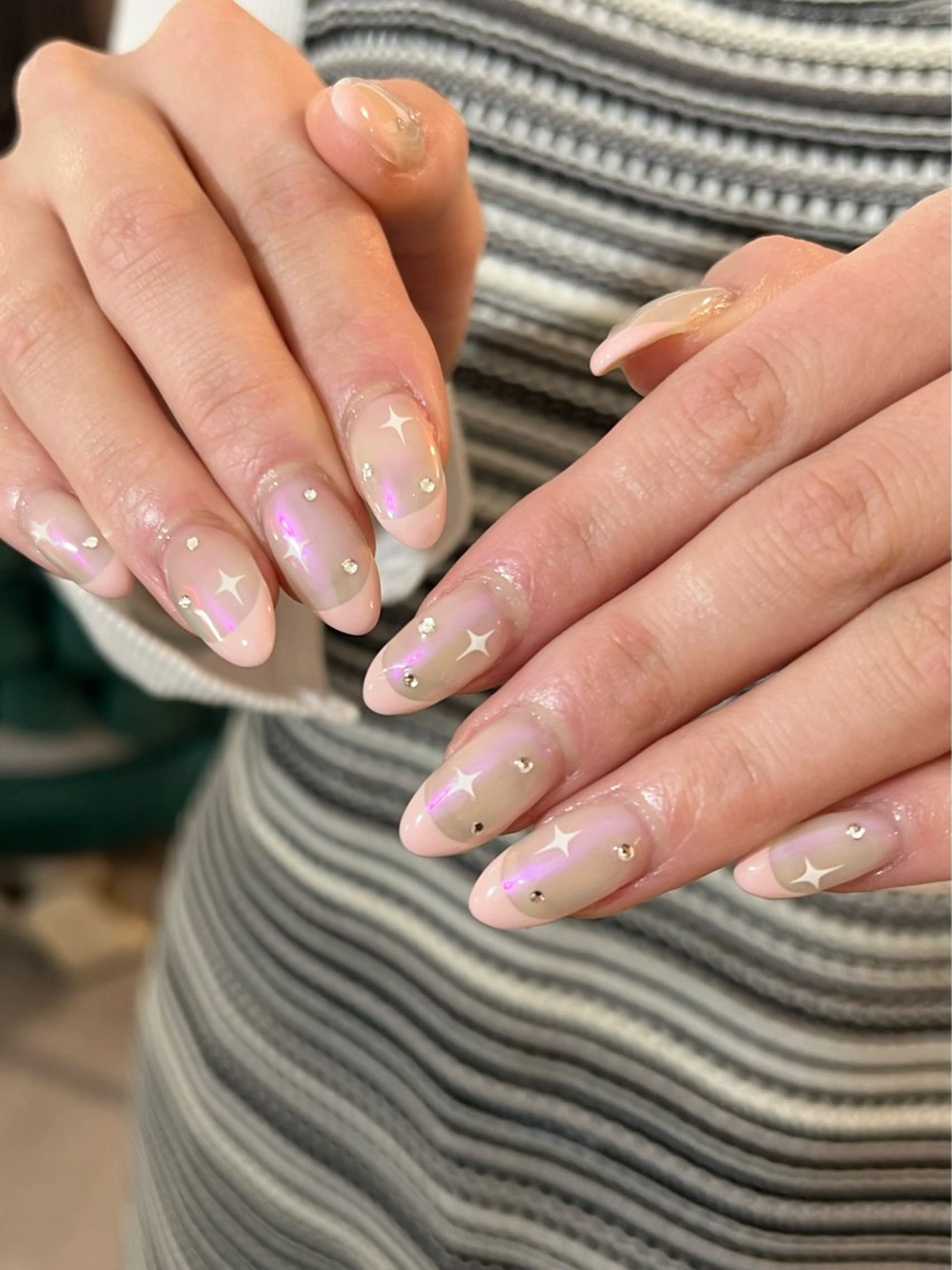 ネイル オーロラネイル ハンドネイル sio.nail&eyebrow salon shimokitazawa2号店所属・nailist mana𖤐´-のネイルデザイン