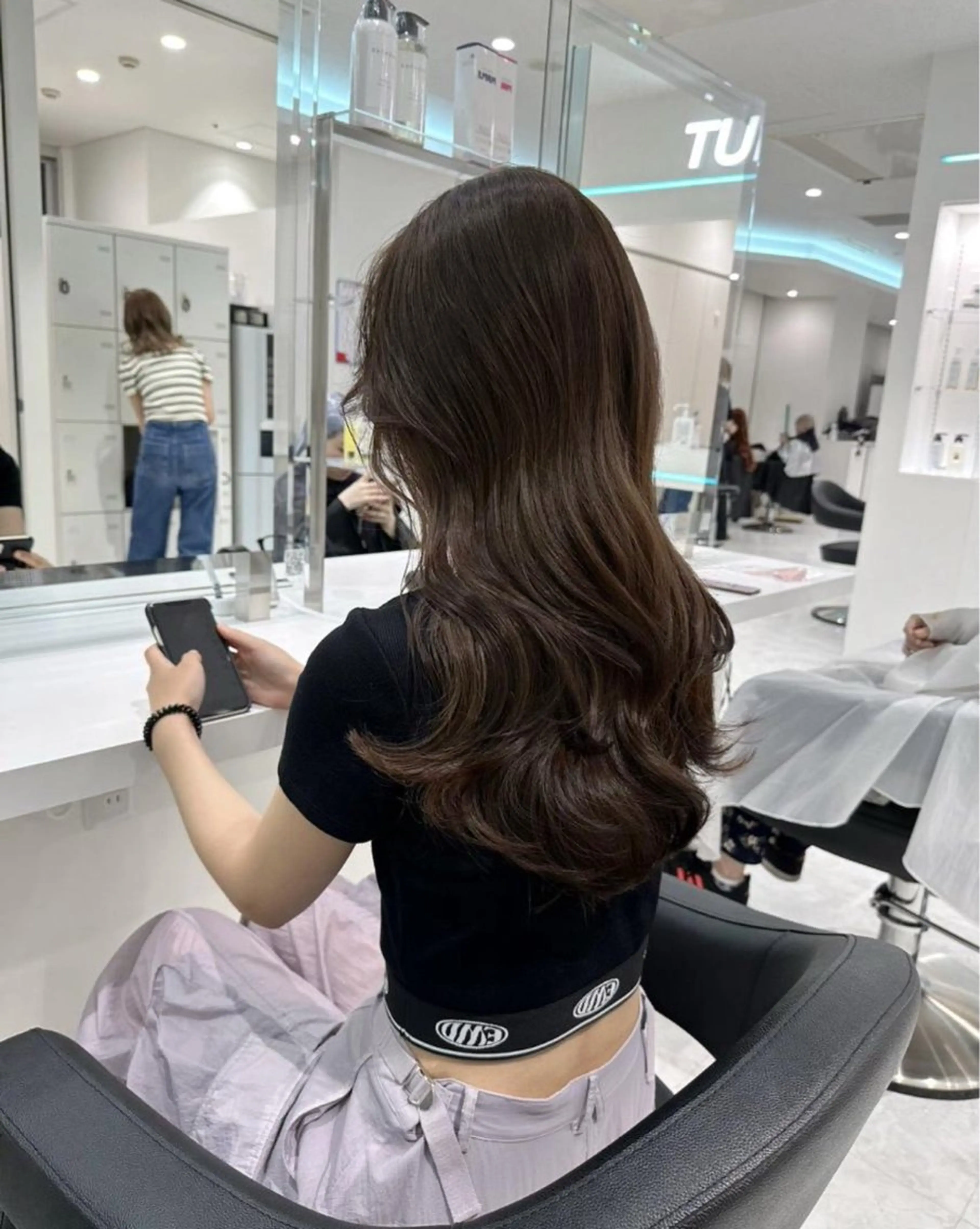 ロング ヘアカラー トリートメント 韓国ヘア/ブリーチ無 しWカラー/オリーブのヘアスタイル