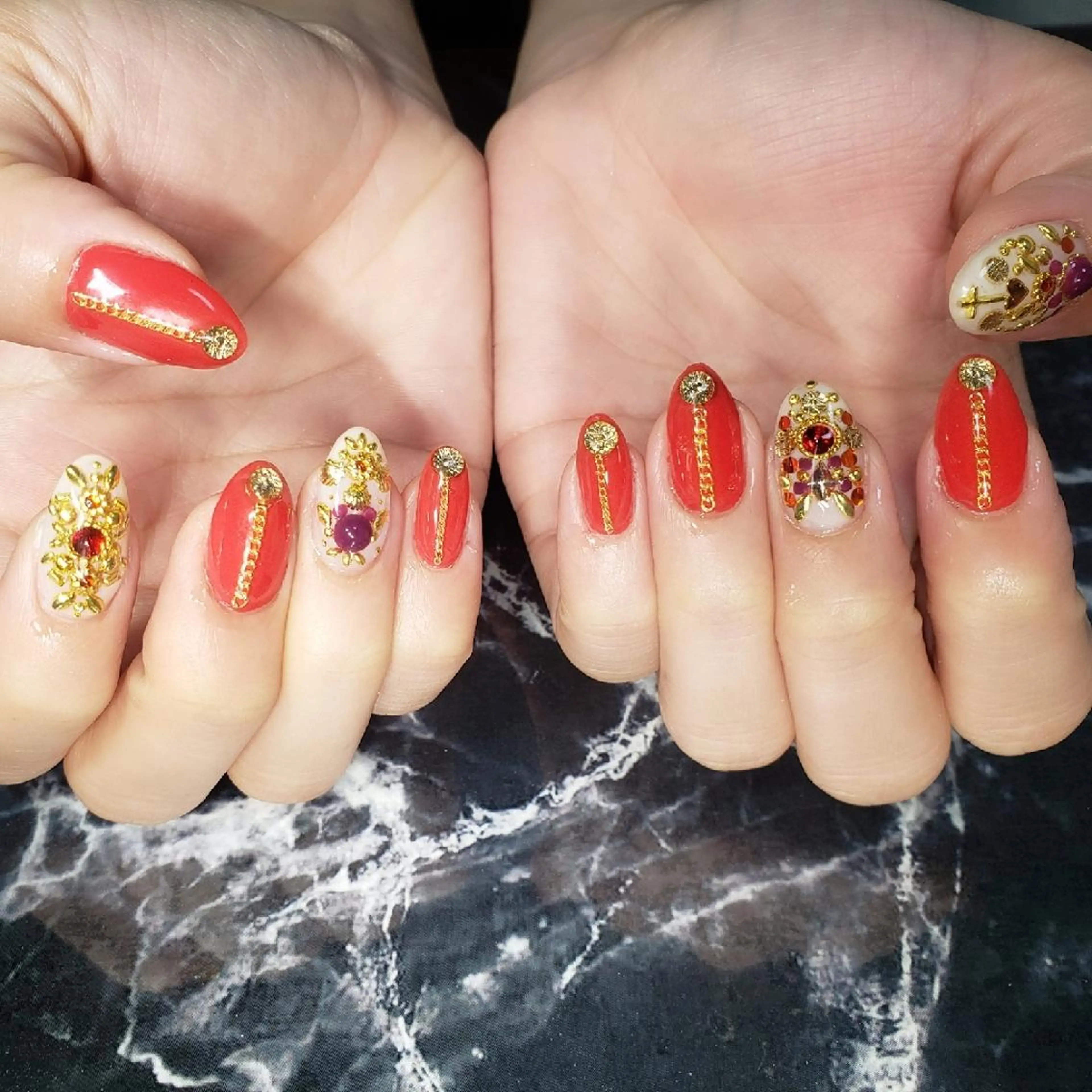 ミディアム ネイル クロキ 。のネイルデザイン