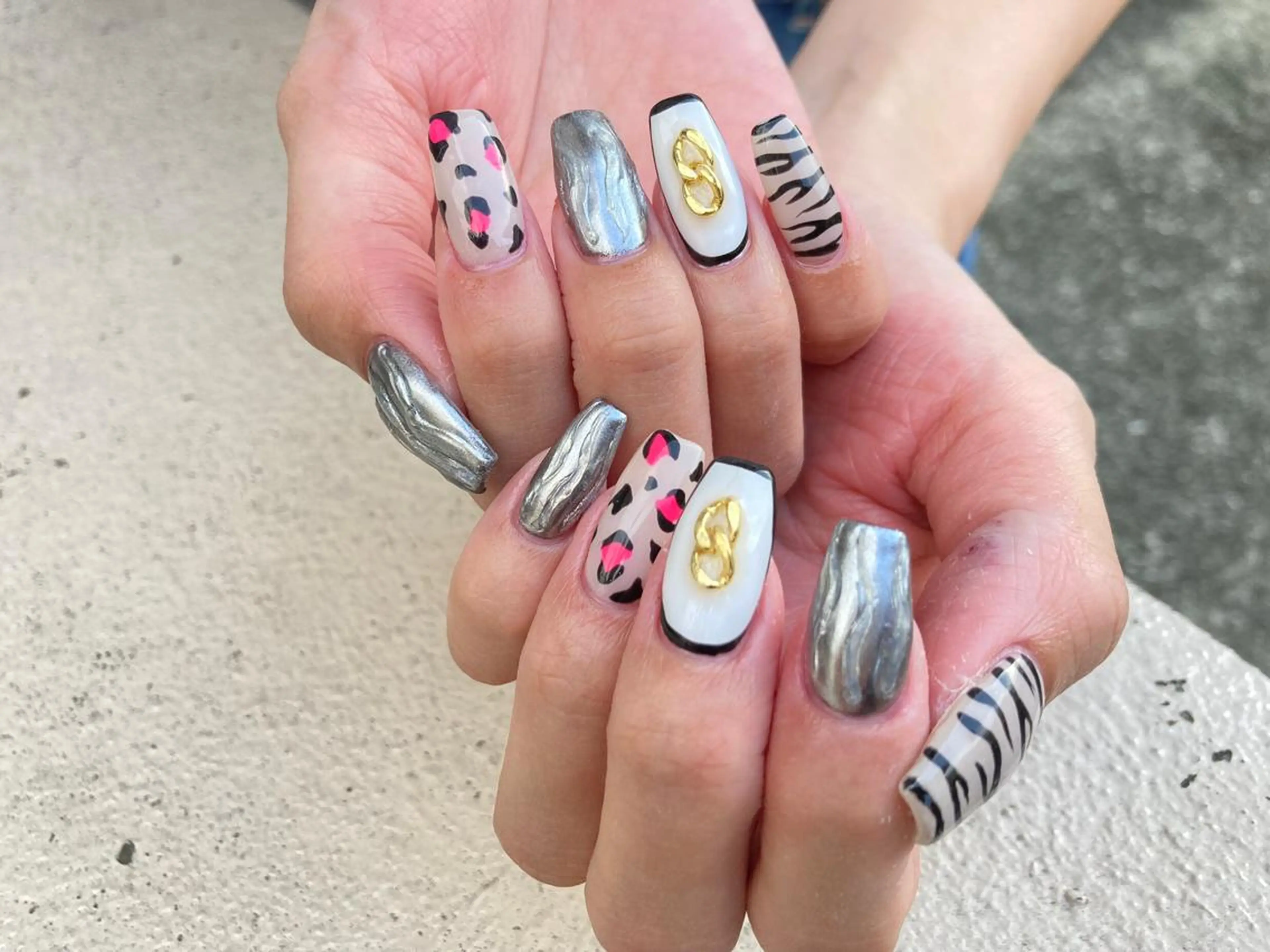 ミディアム ネイル ハンドネイル フットネイル ✴︎ Delightのネイルデザイン