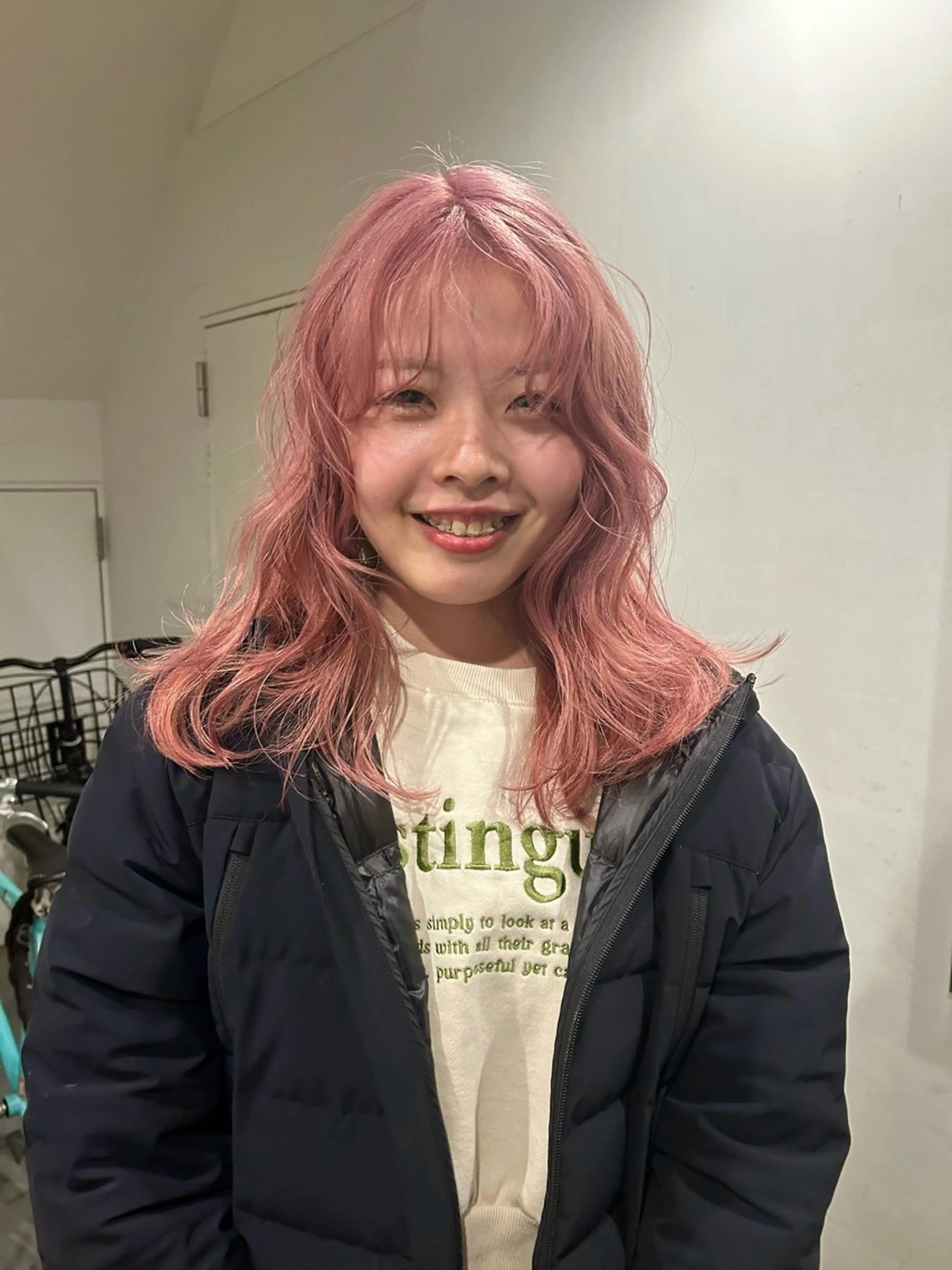 セミロング カラー ピンクカラー カット ヘアカラー トリートメント hen所属・心斎橋/レイヤー/ ブリーチ/モエのヘアスタイル