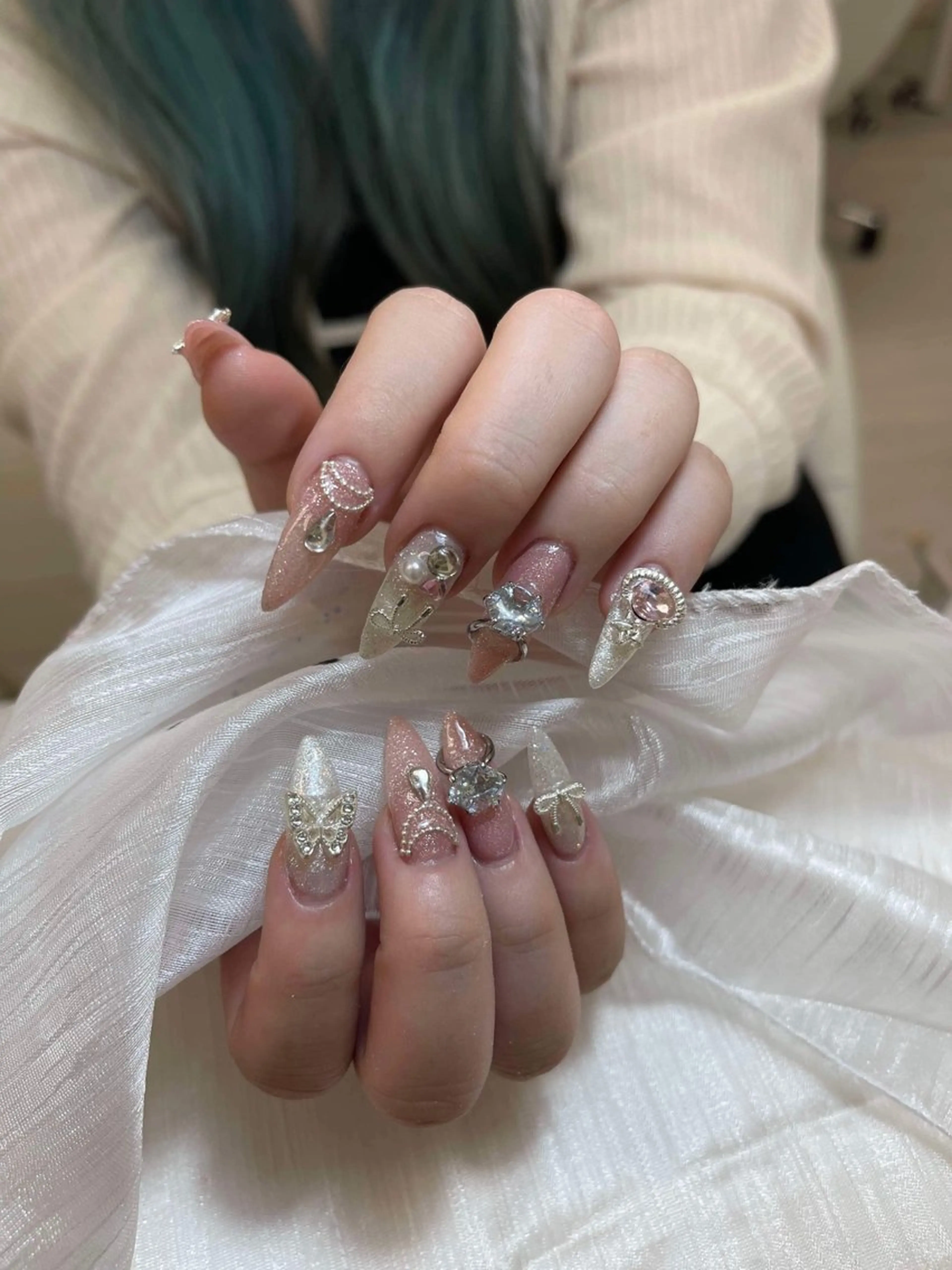 ネイル アートネイル オーロラネイル チークネイル 長さ出し フットネイル ハンドネイル Anh 歌舞伎町のネイルデザイン