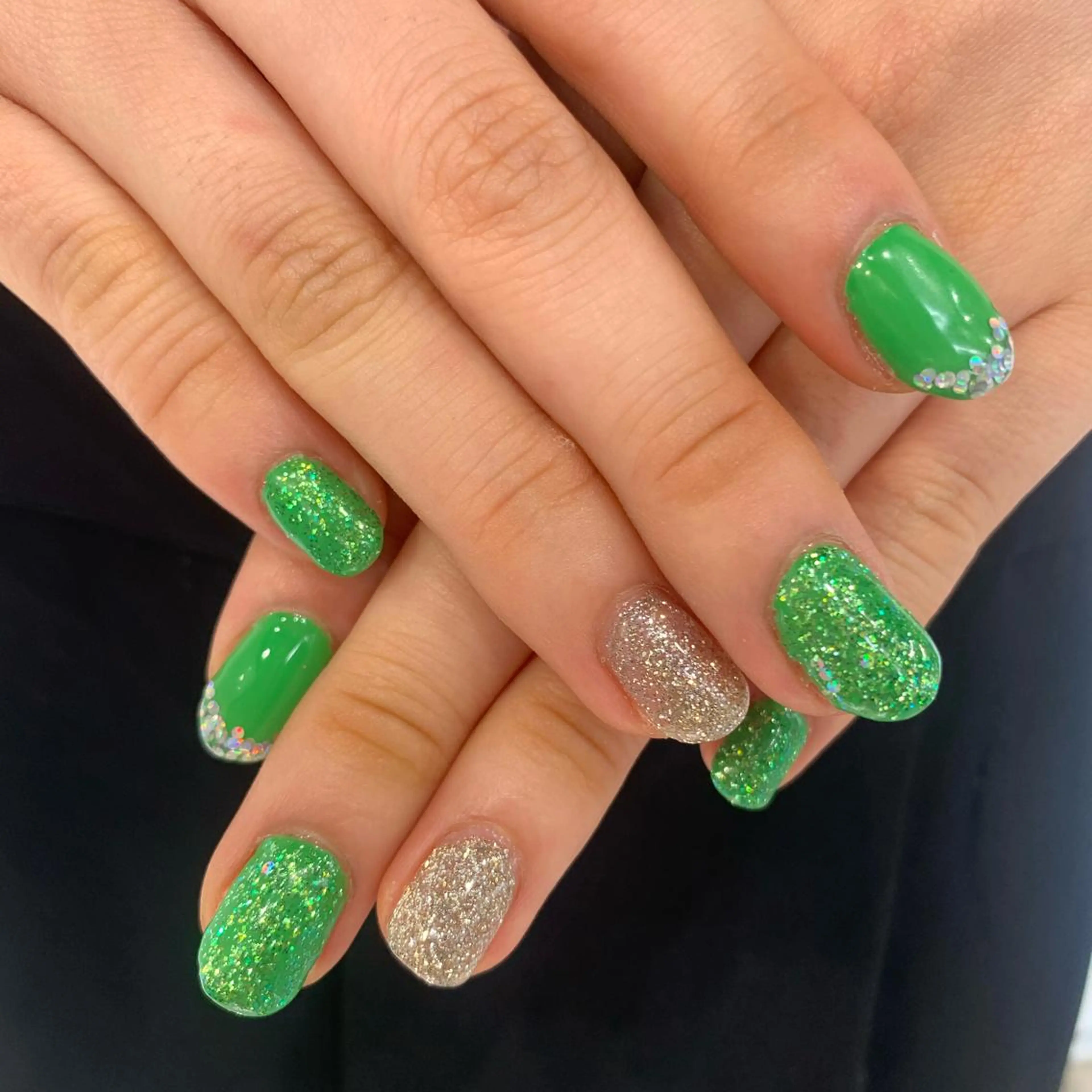 ネイル ラメ(グリッター) ハンドネイル 韓国ヘア🦋 MIYUのヘアスタイル