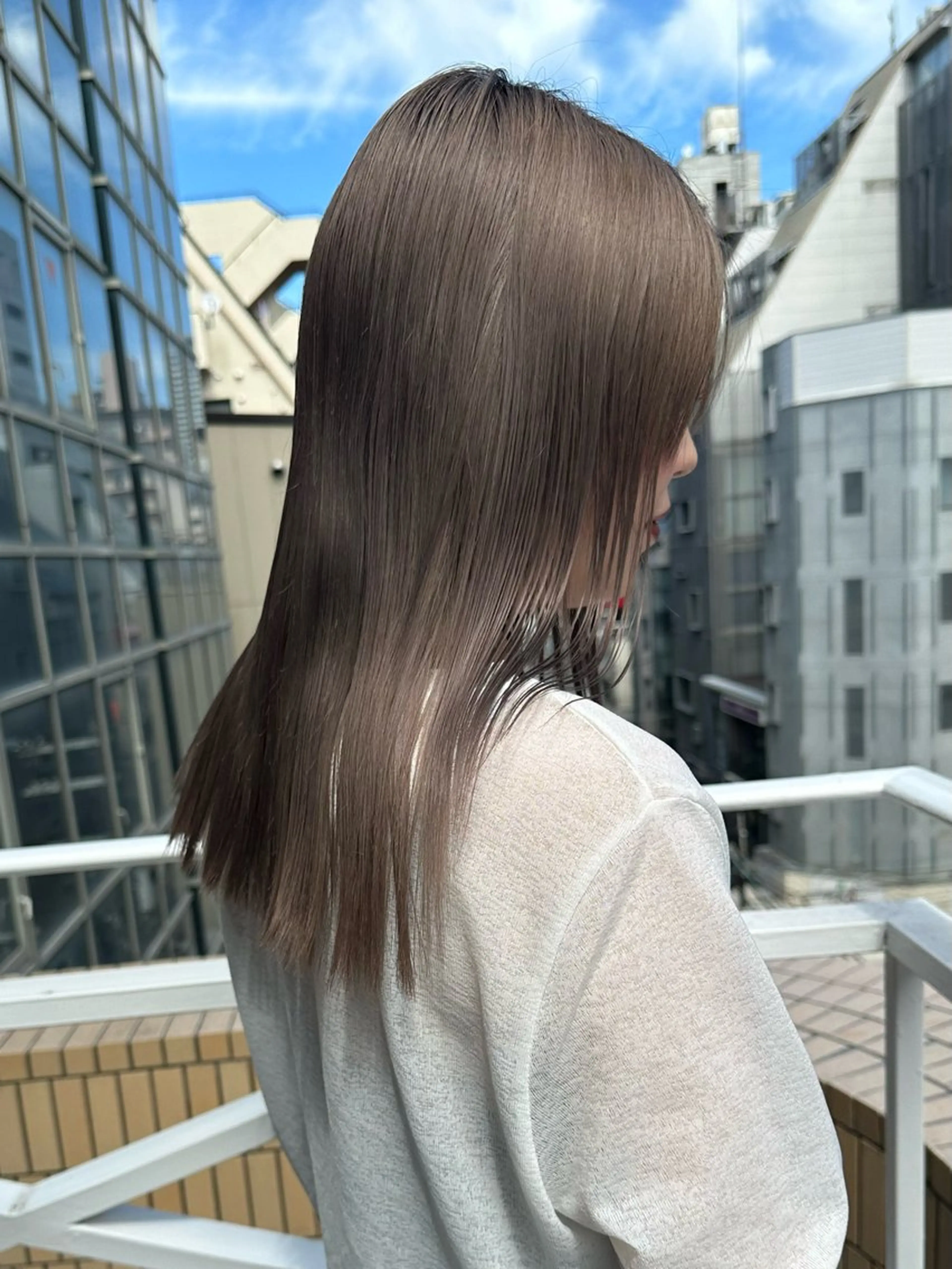 セミロング カラー ヘアカラー 肌馴染みくすみカラー 花房 佑夏のヘアスタイル