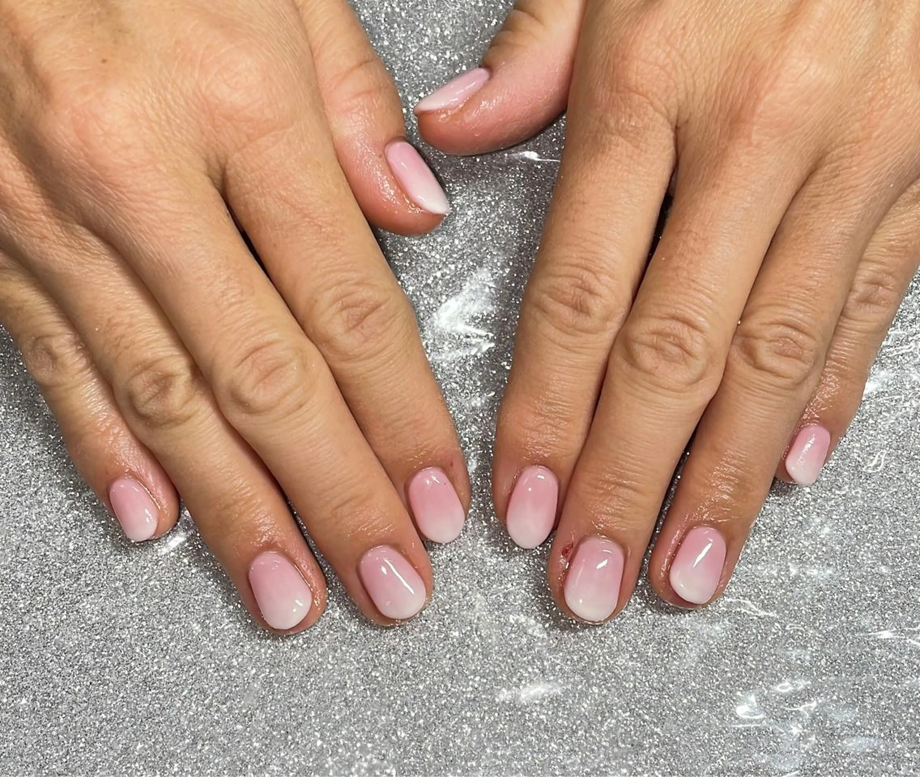 ネイル ハンドネイル VIERU 🌈🎀💖のネイルデザイン