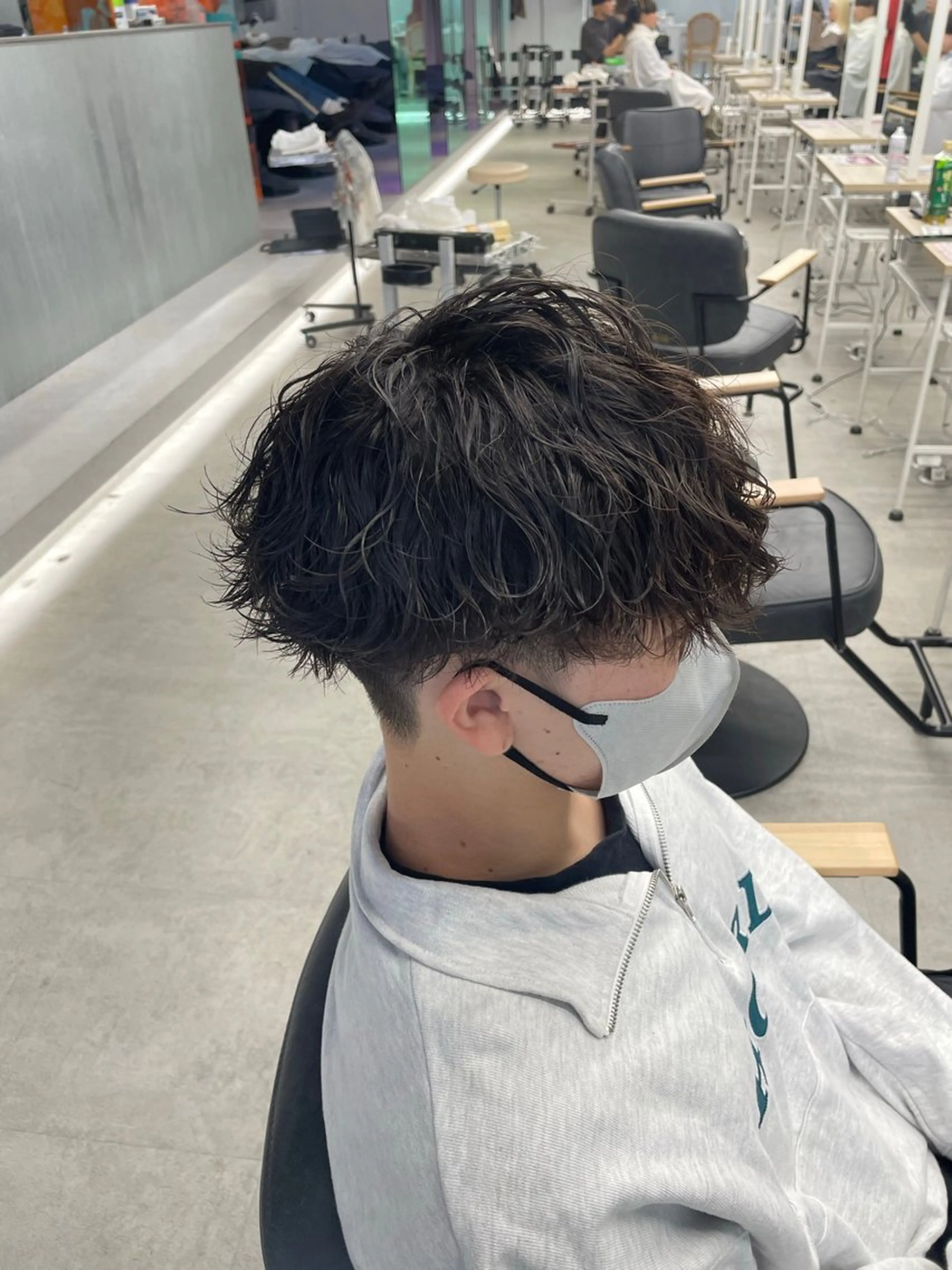 ショート カラー パーマ メンズ メンズパーマ メンズツイストパーマ 波巻きパーマ スパイラルパーマ ツイストパーマ カラーモデル⚡️ REONのヘアスタイル