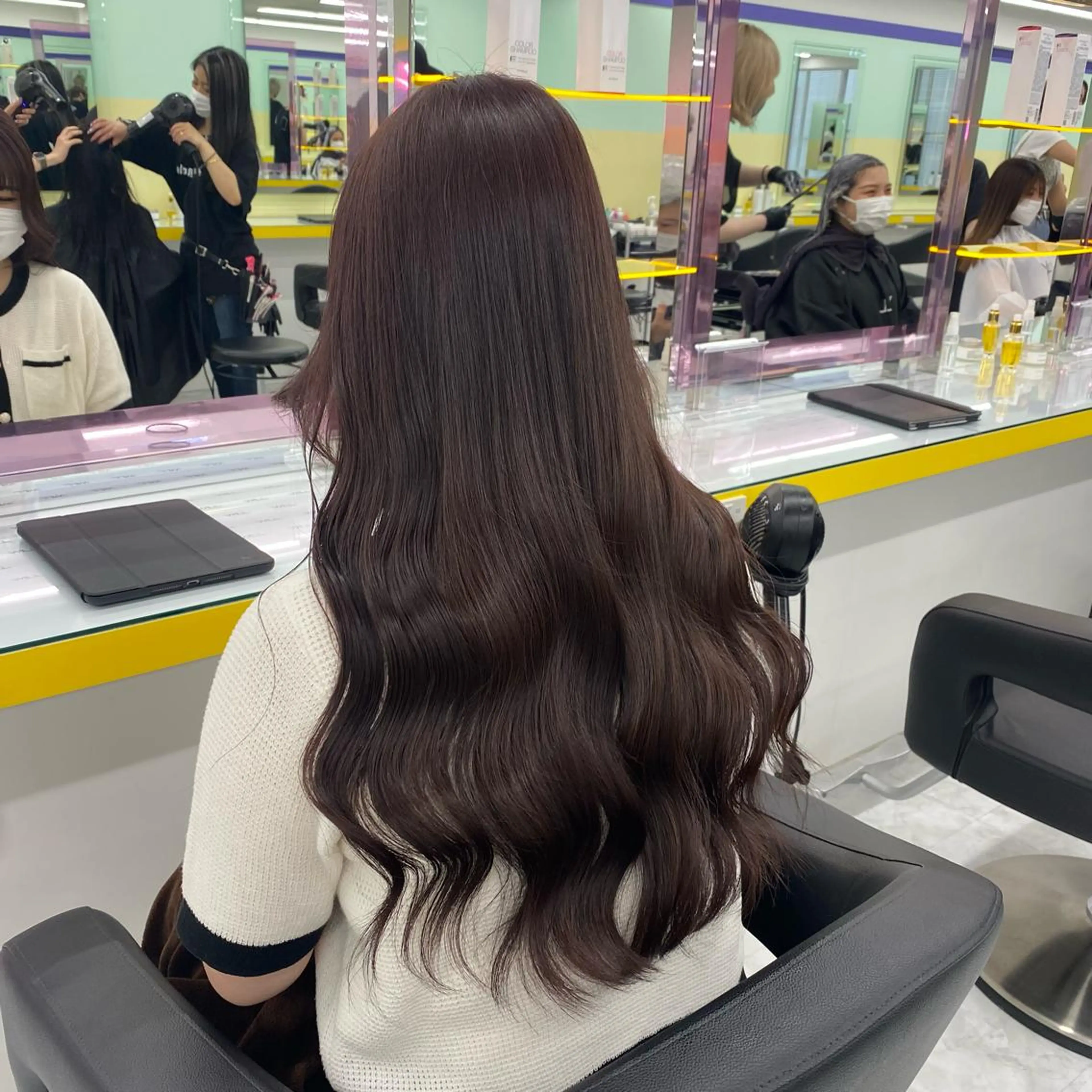 ロング カラー パーマ ヘアアレンジ メンズ キッズ ネイル マツエク・マツパ アイブロウ メンズブリーチ ブリーチ ブラウンカラー チョコレートブラウン ブリーチなしカラー ヘアカラー Lumo所属・💖横浜ブリーチなし 💖MIHOのヘアスタイル