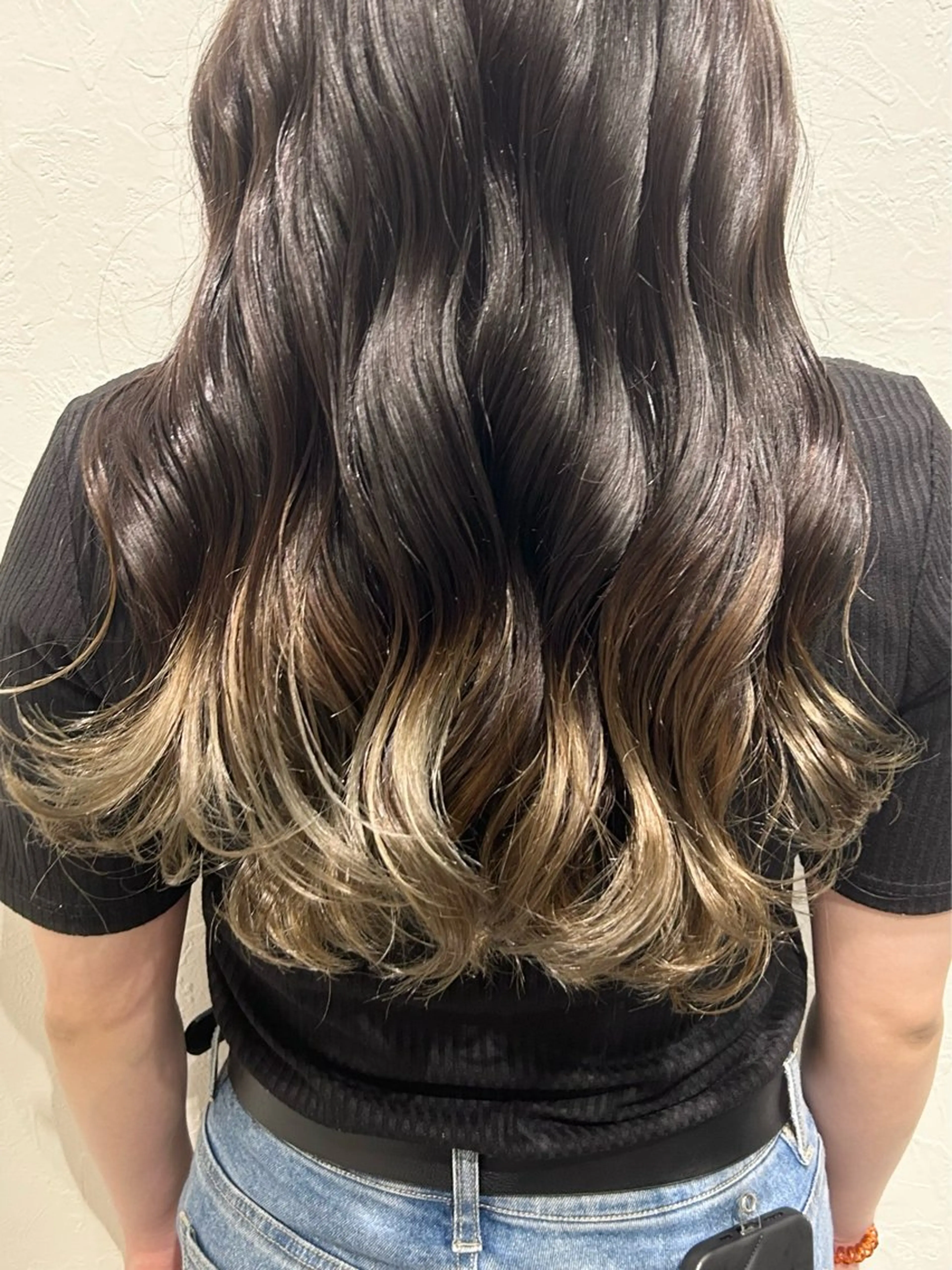 ロング カラー ベージュカラー ブリーチ グラデーションカラー オリーブベージュ Louvre Sty list/ERIKAのヘアスタイル
