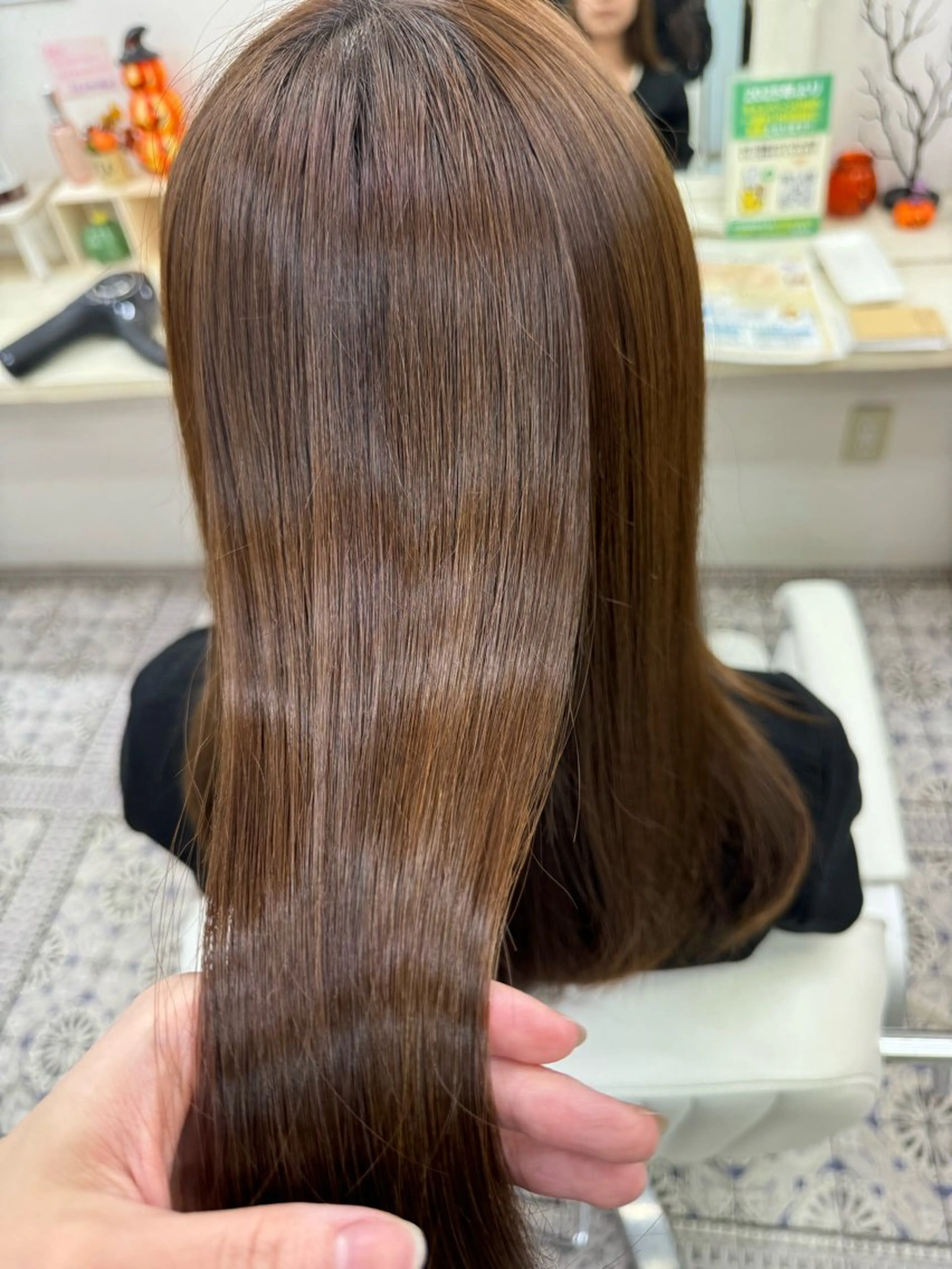 水素カラーで髪質改善しながらカラー🩵縮毛矯正や紫外線などで傷んだ髪をしっかりケアコースの写真