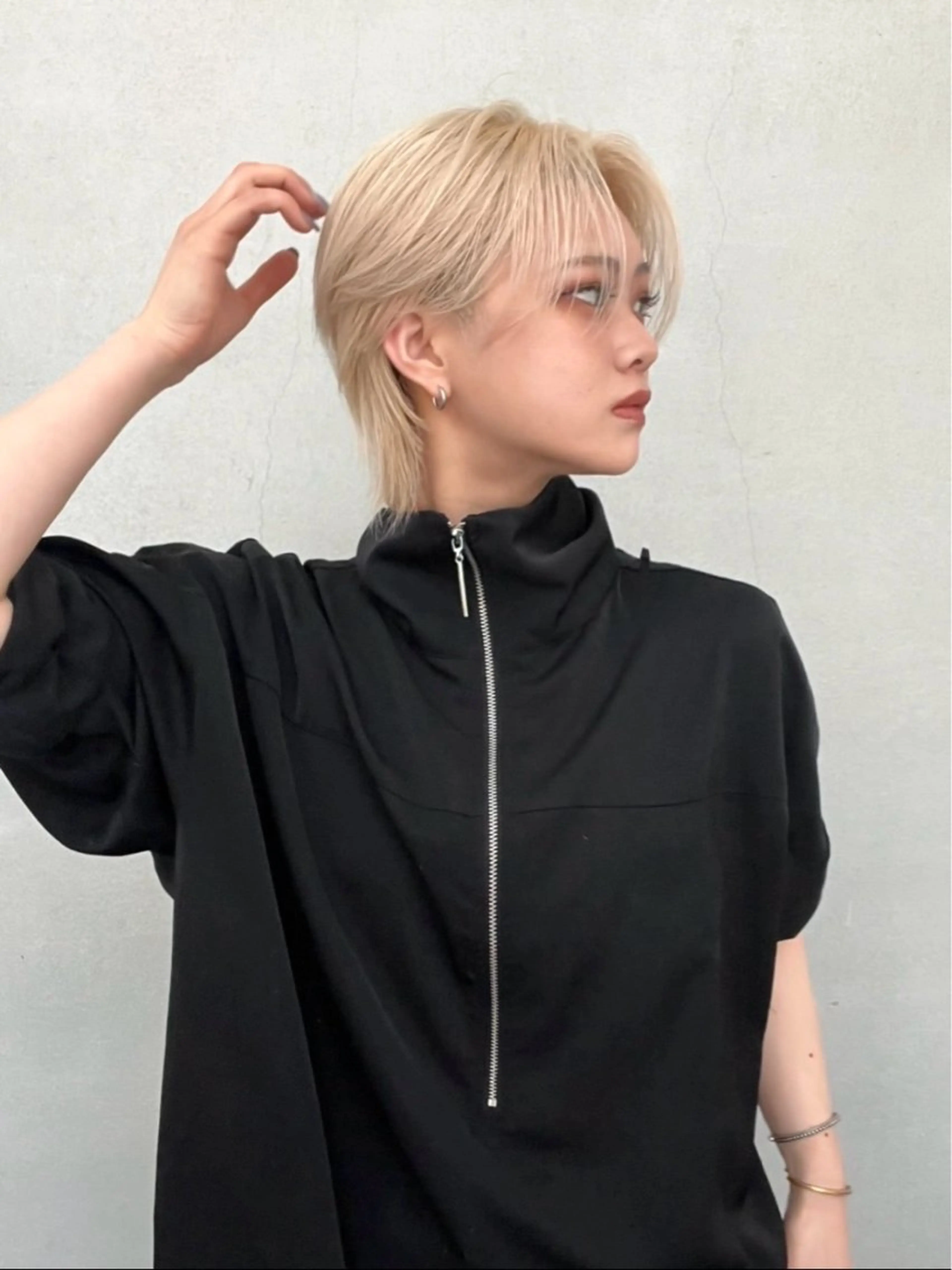 ショート カラー ベージュカラー ブロンド ブロンドベージュ ショートヘア ウルフカット カット ヘアカラー トリートメント CHERIEブリーチ ダブルカラー　天神のヘアスタイル